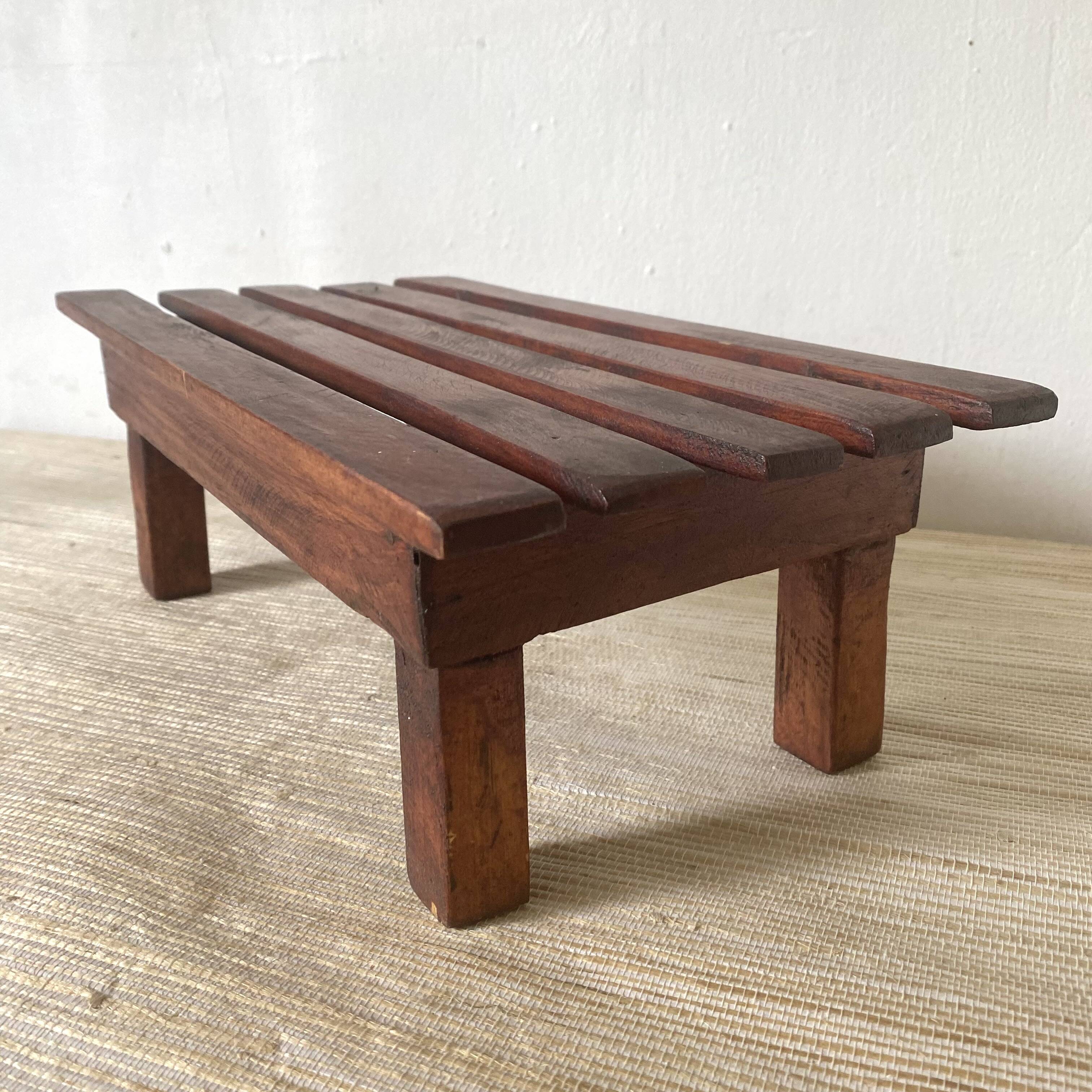 Tabouret bas à lattes