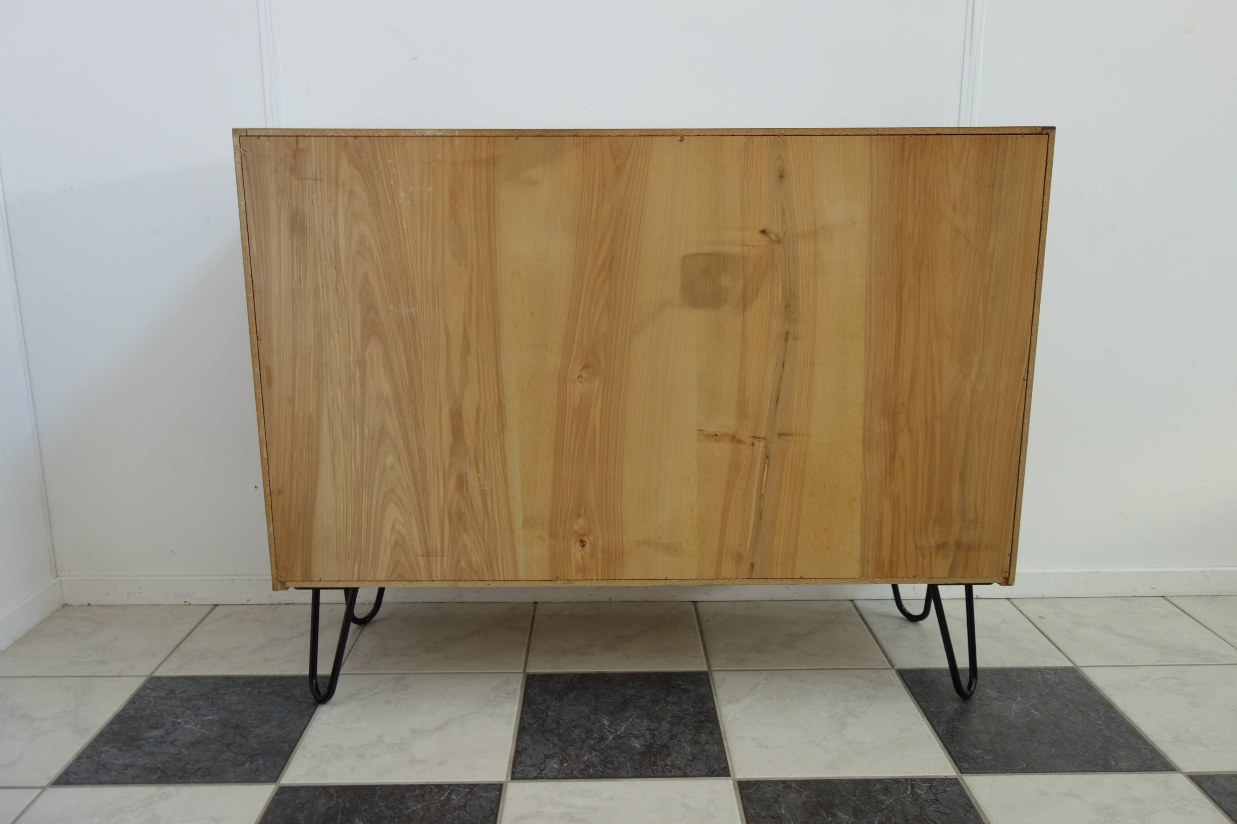 Buffet avec des portes coulissantes