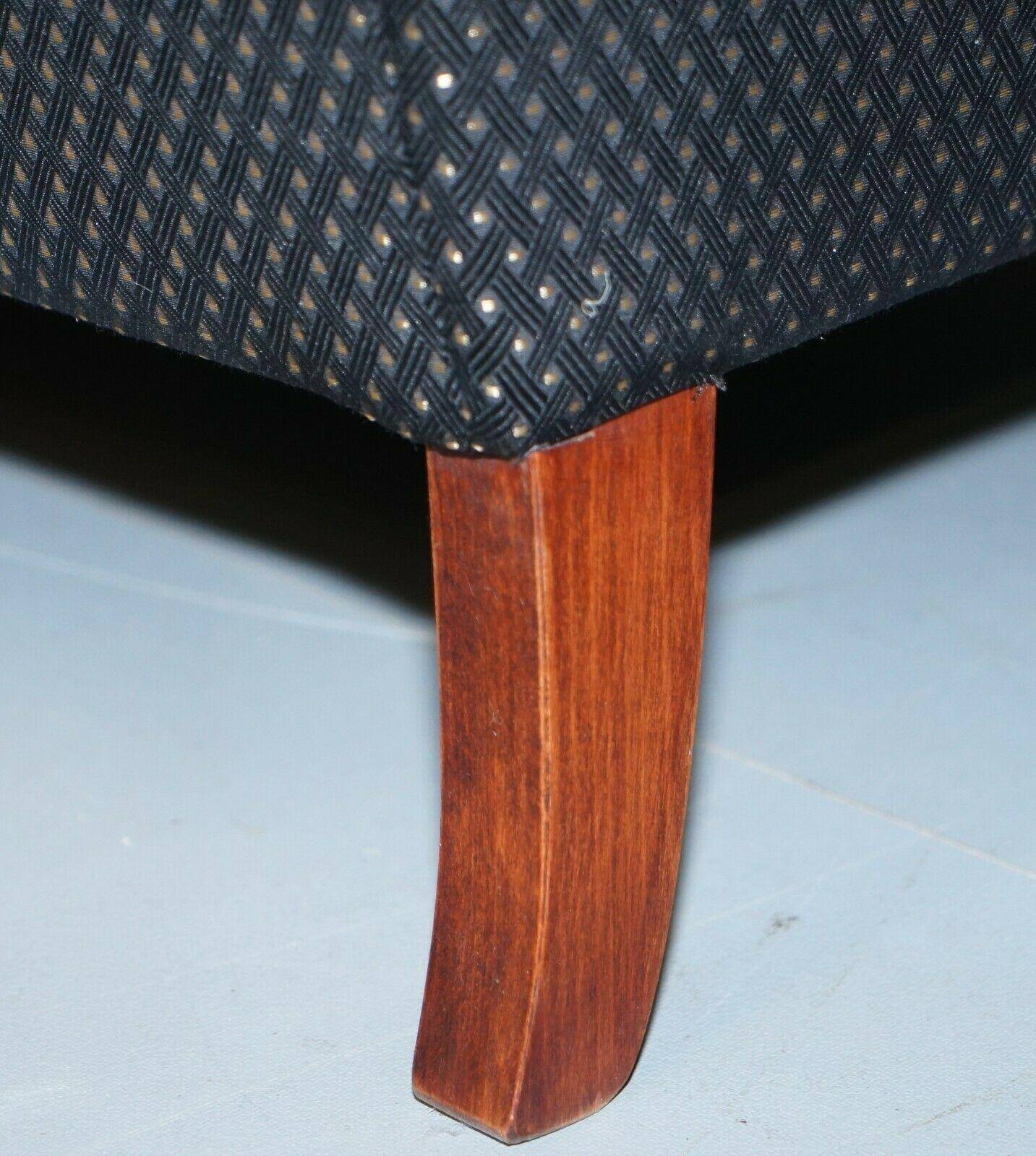 Upholstered canapé with a light hardwood frame, Art Deco style.