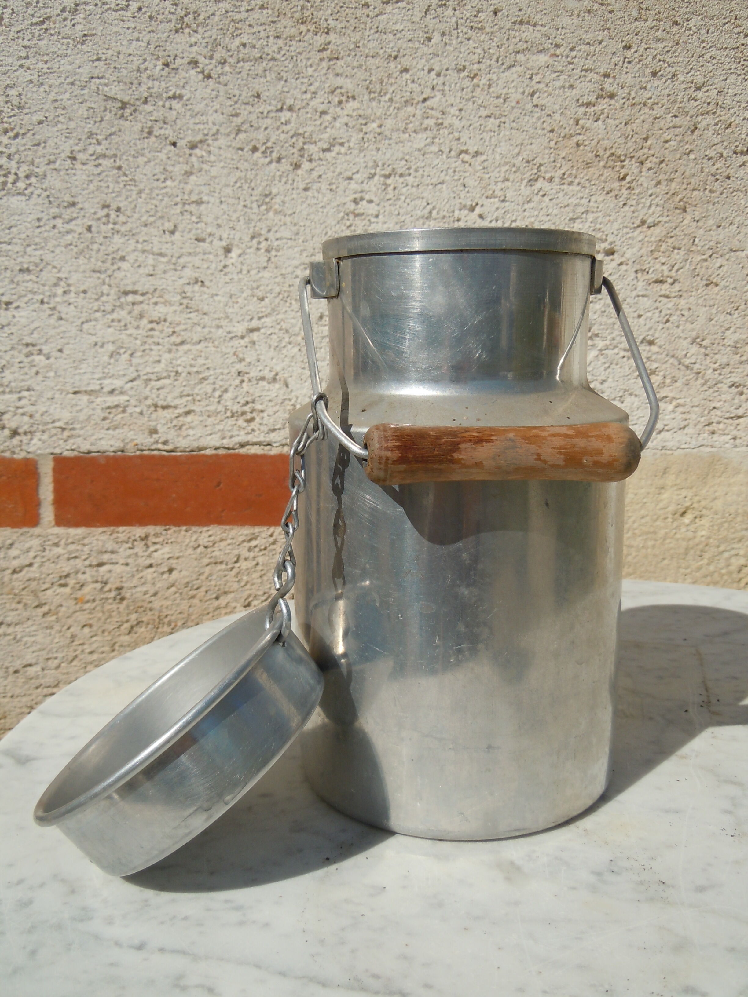 2 litre metal milk pot