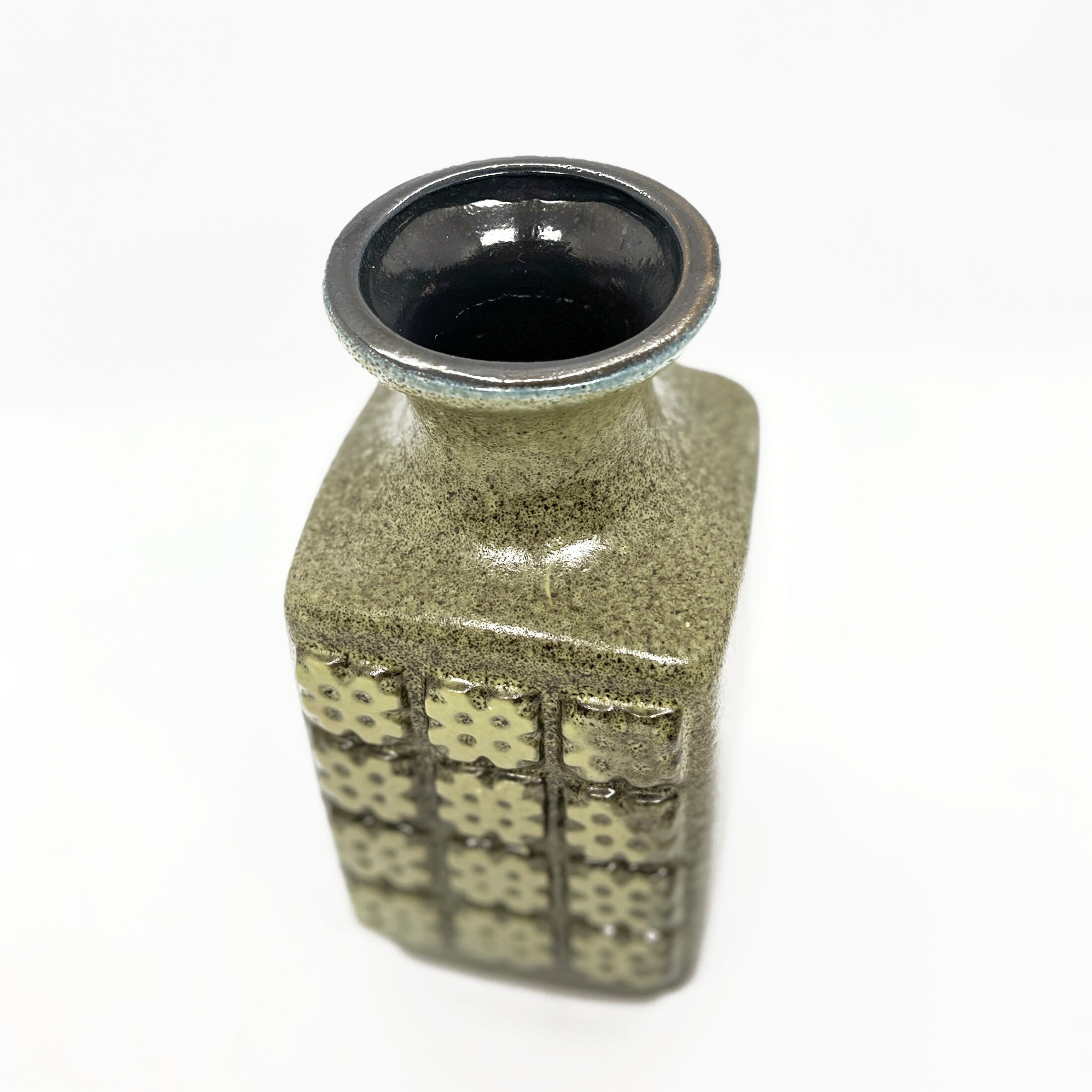 Olive green ceramic vase 3080 A Op Art, VEB Haldensleben Germany 1970s