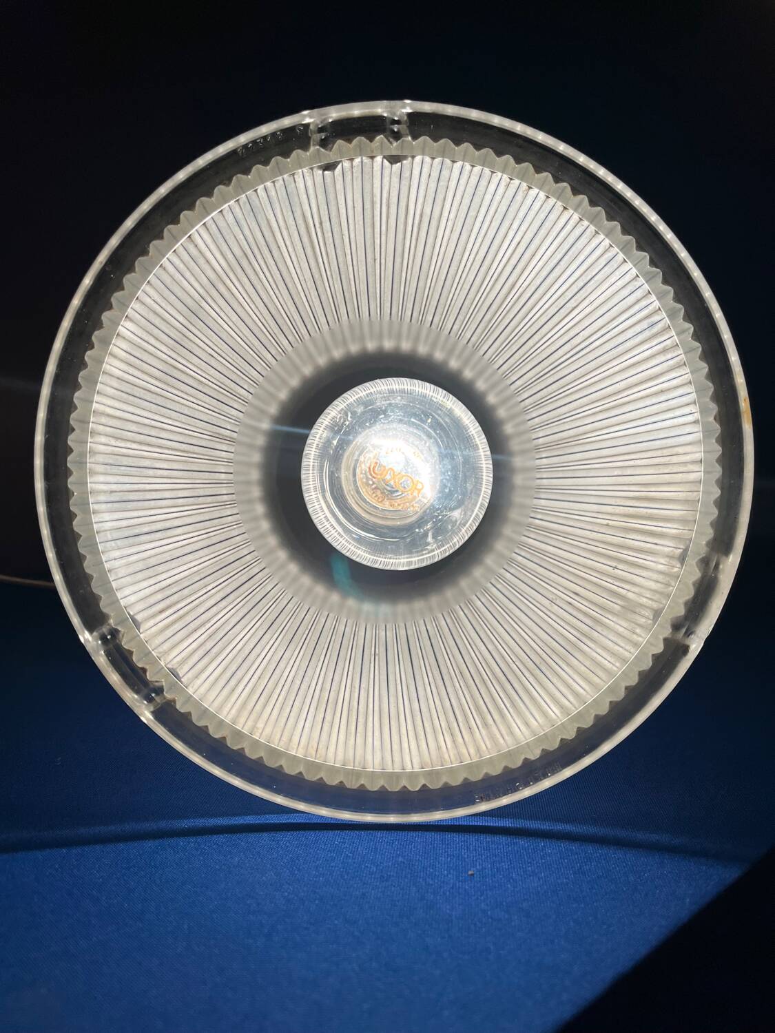 2 suspensions en verre Holophane 1950