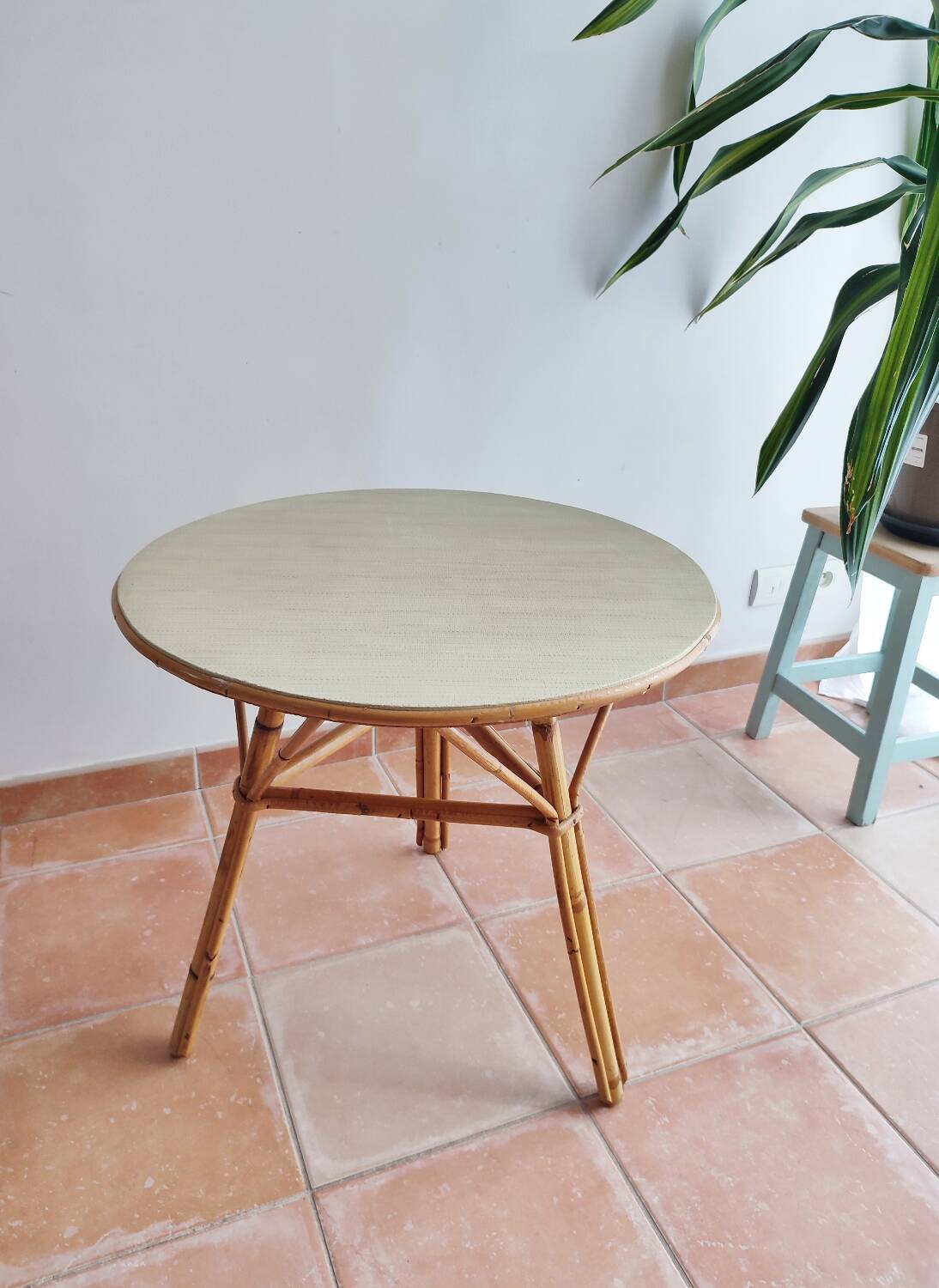 Vintage Rattan Round Table 60'