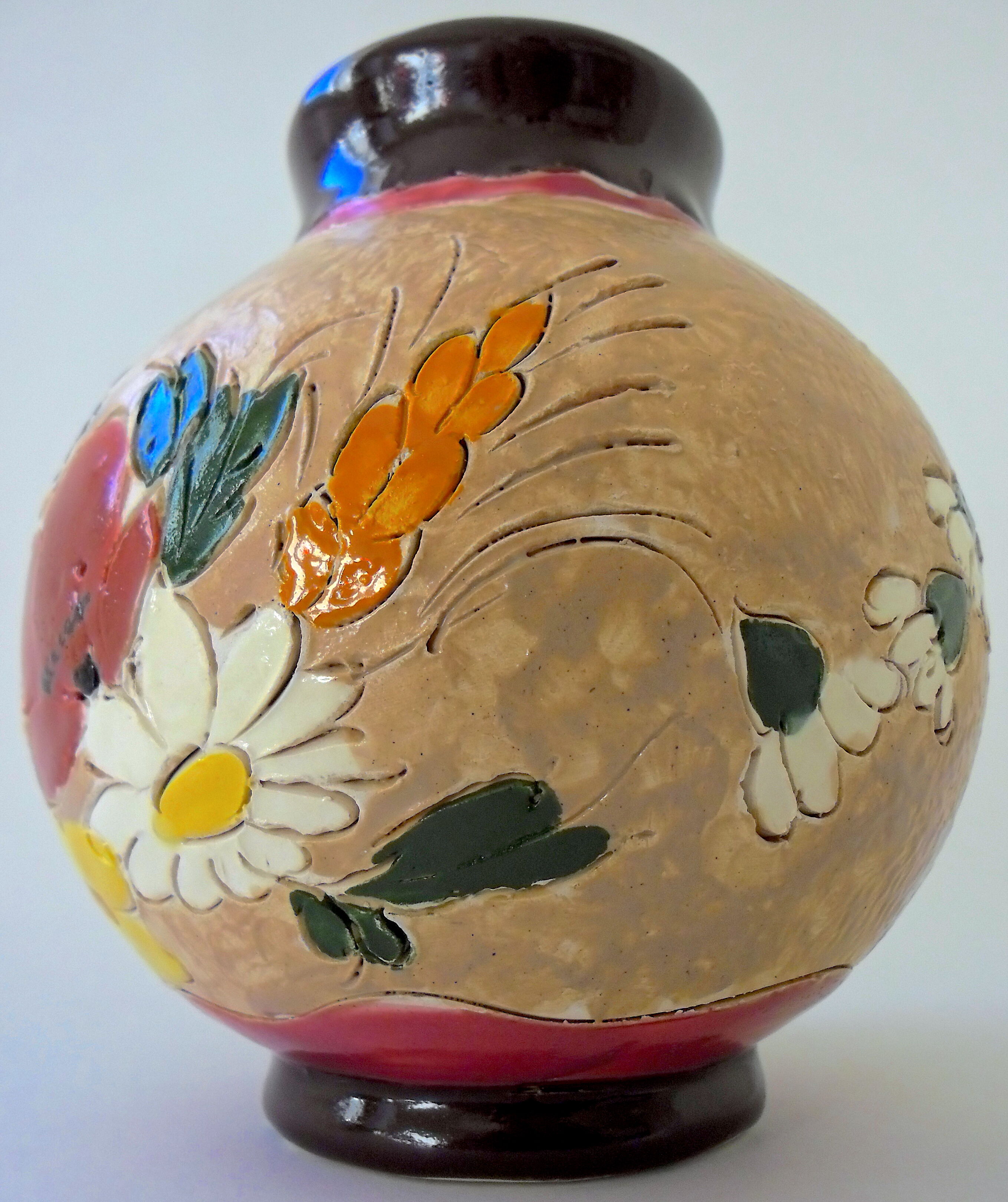 Terracotta vase incised by Jean Clergue in Vallauris