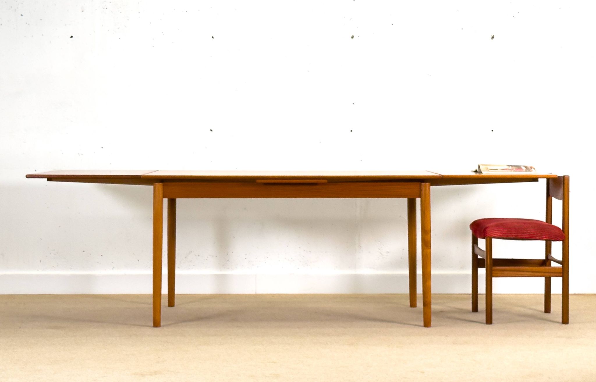Double extending teak dining table (Made in Denmark 1960)