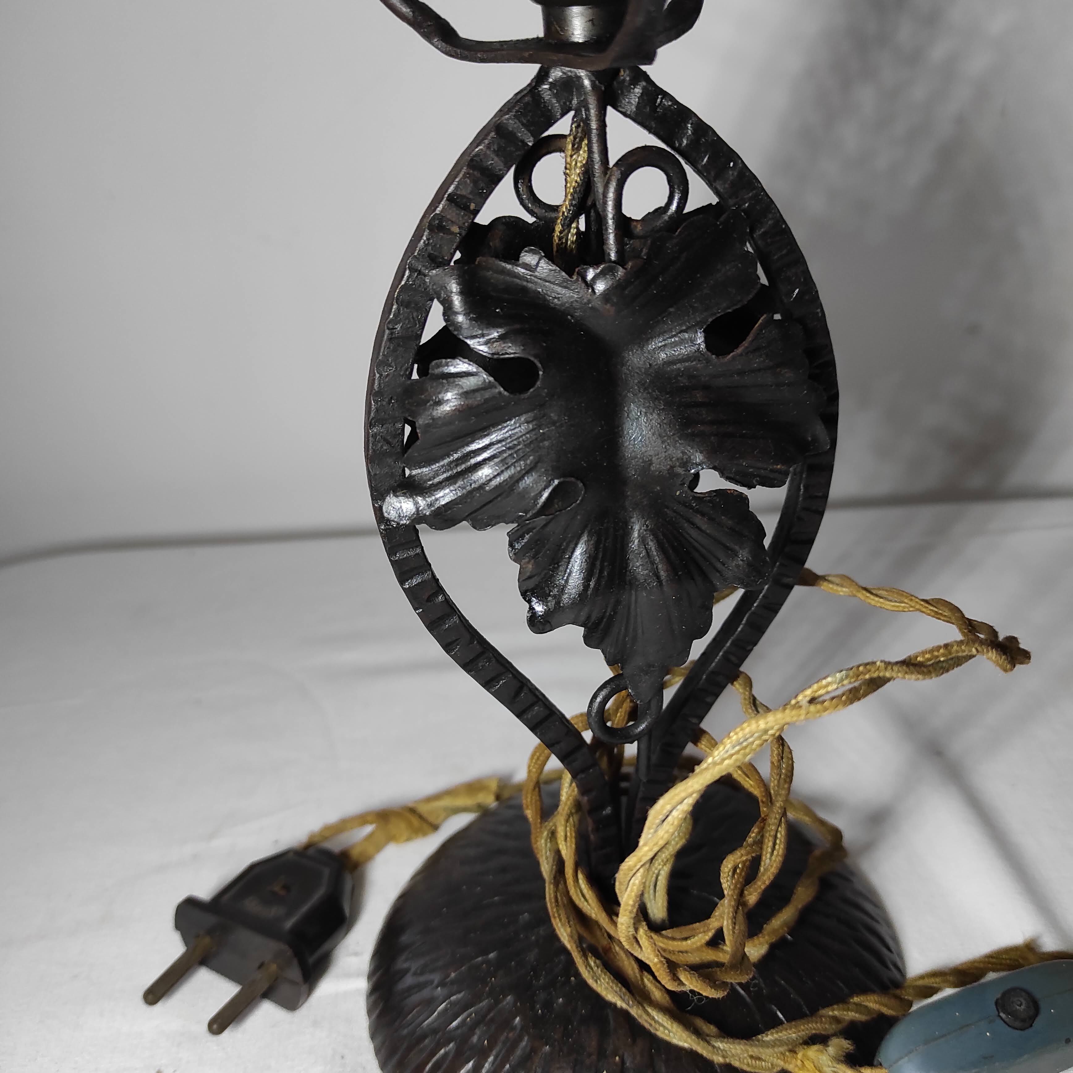 Wrought iron Arts Deco laying lamp