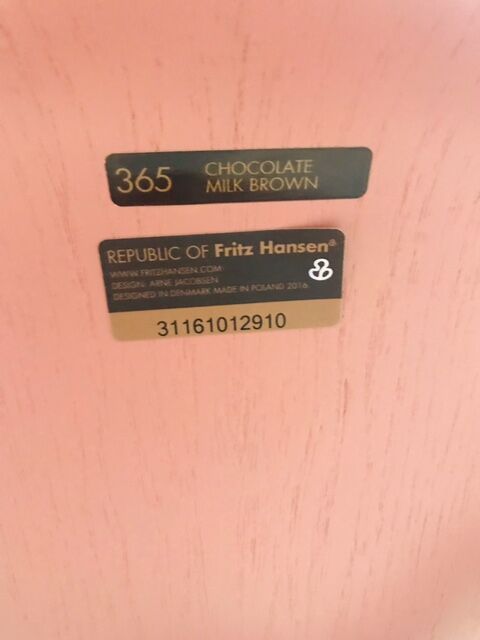 Chair serie 7 3107 by Arne Jacobsen for fritz hansen