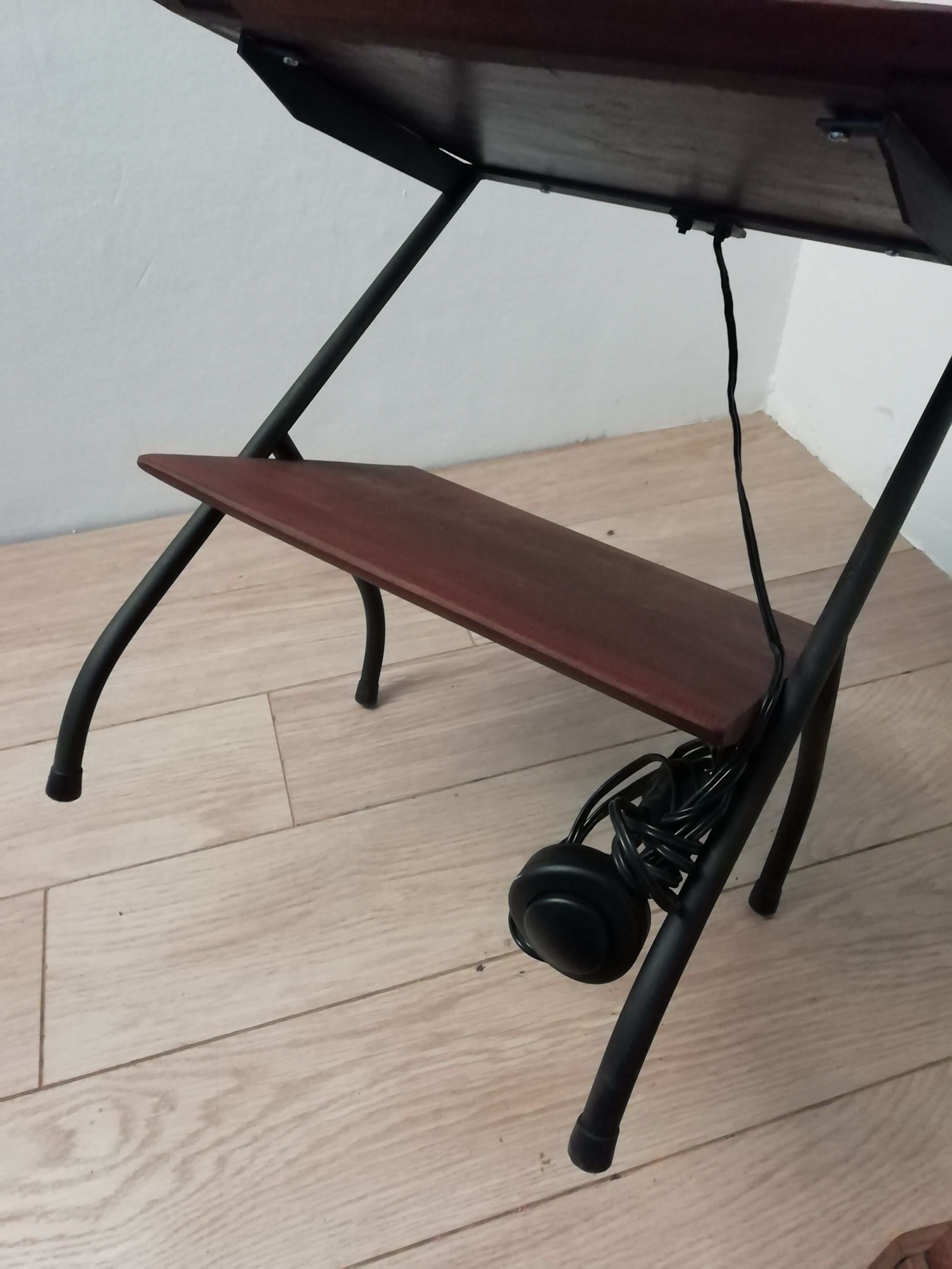 Vintage tablet lamppost