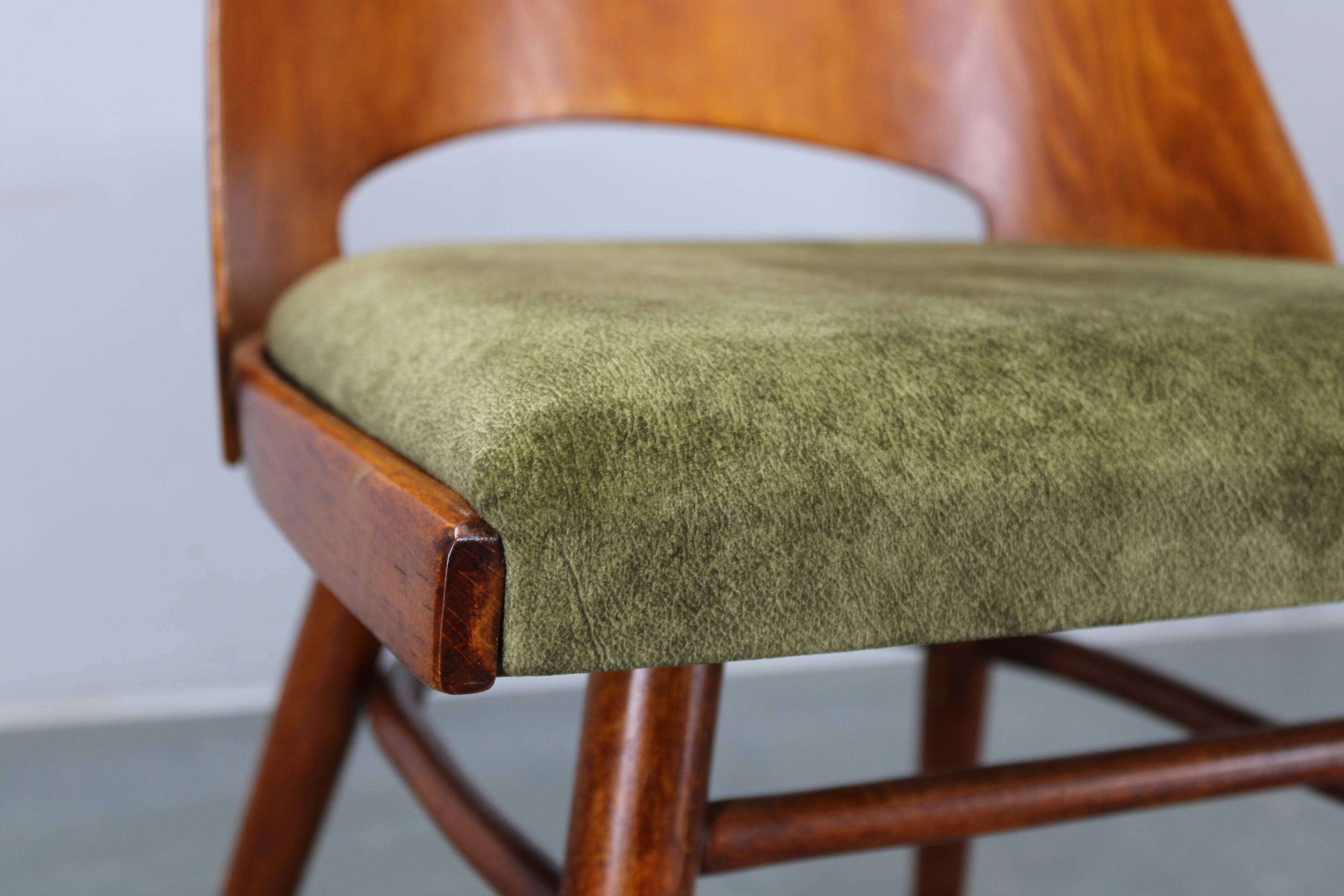 Set of four mid-century dining chairs TON 514 by Osvald Haerdtl, 1960s