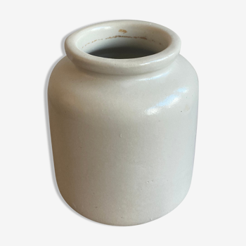 White sandstone pot without its cap