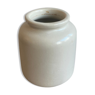 White sandstone pot without its cap