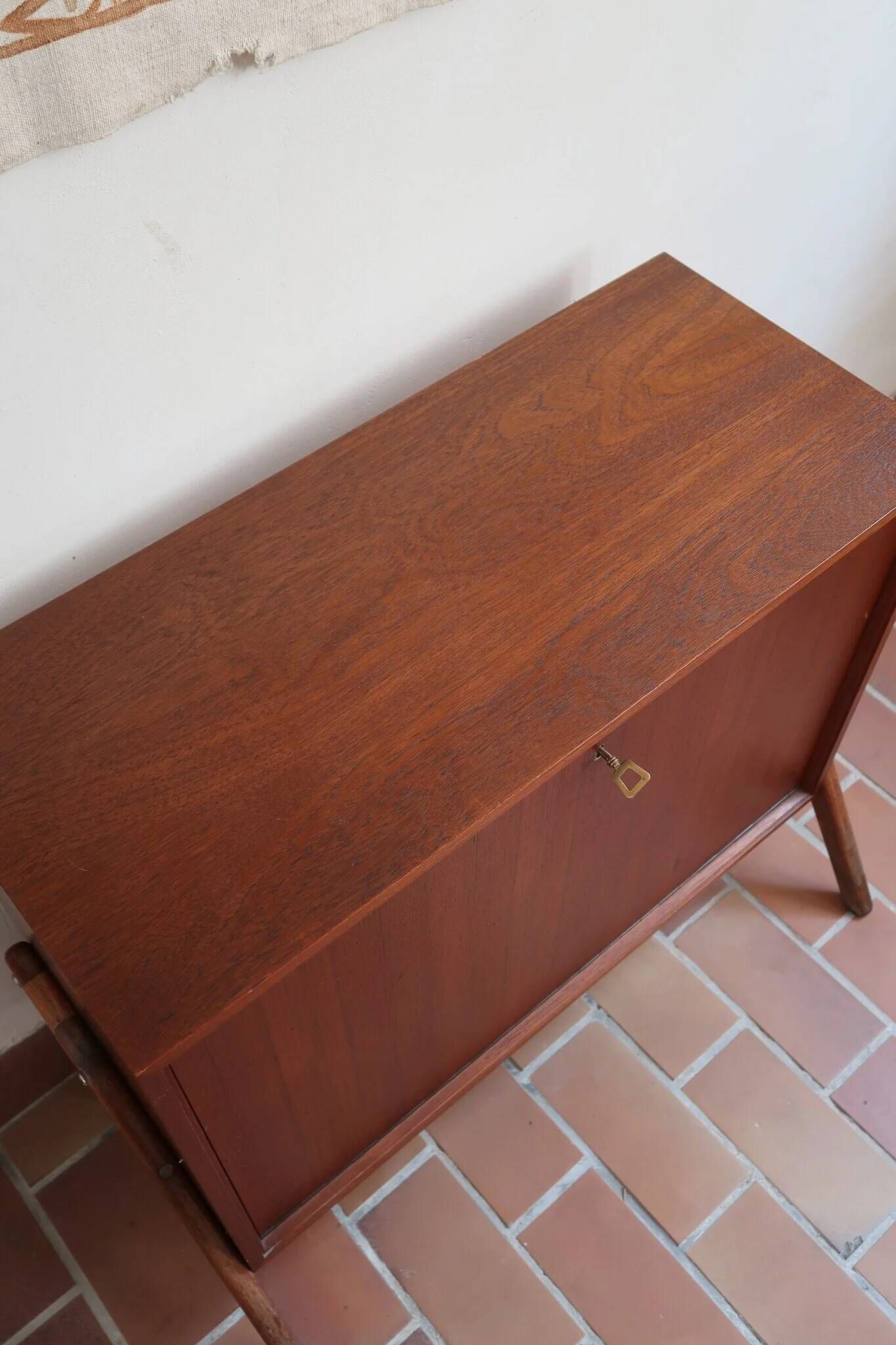 Vintage Scandinavian drop-leaf table in teak wood.