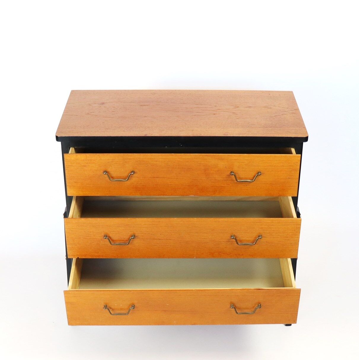 Two-tone chest of drawers