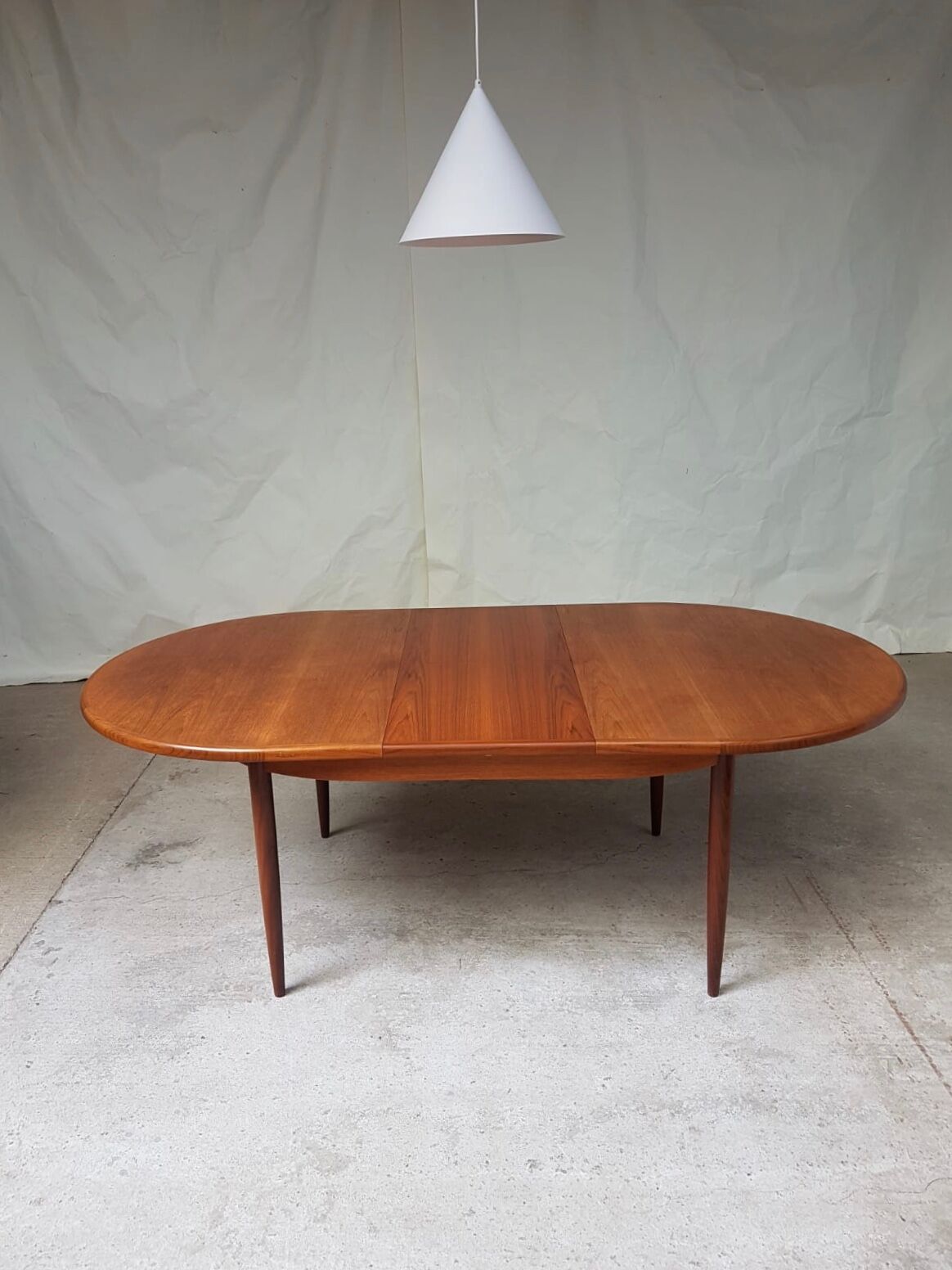 G plan extending oval circular dining table