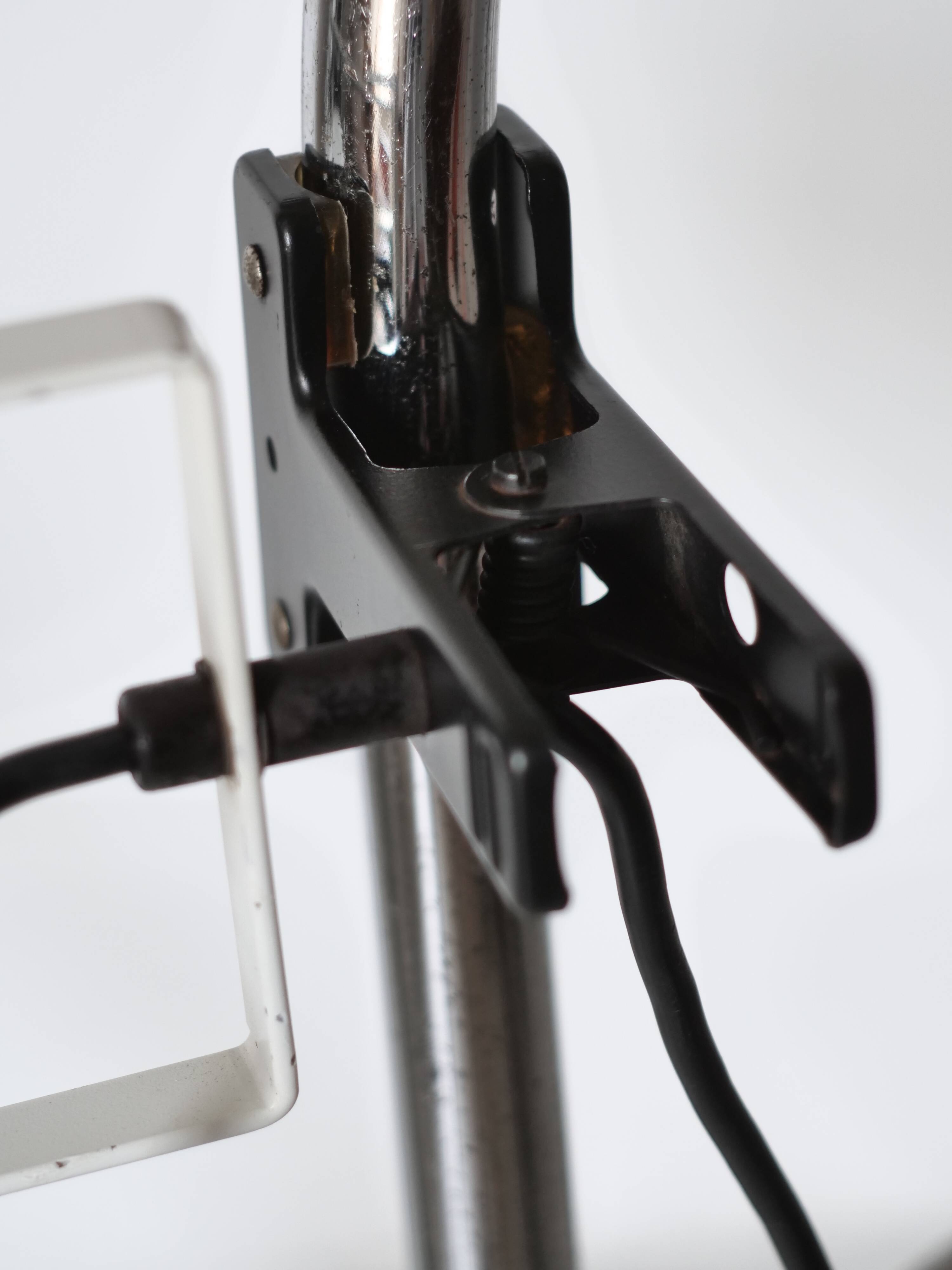 Artemide clamp lamp designed by Ernesto Gismondi model Sintesi