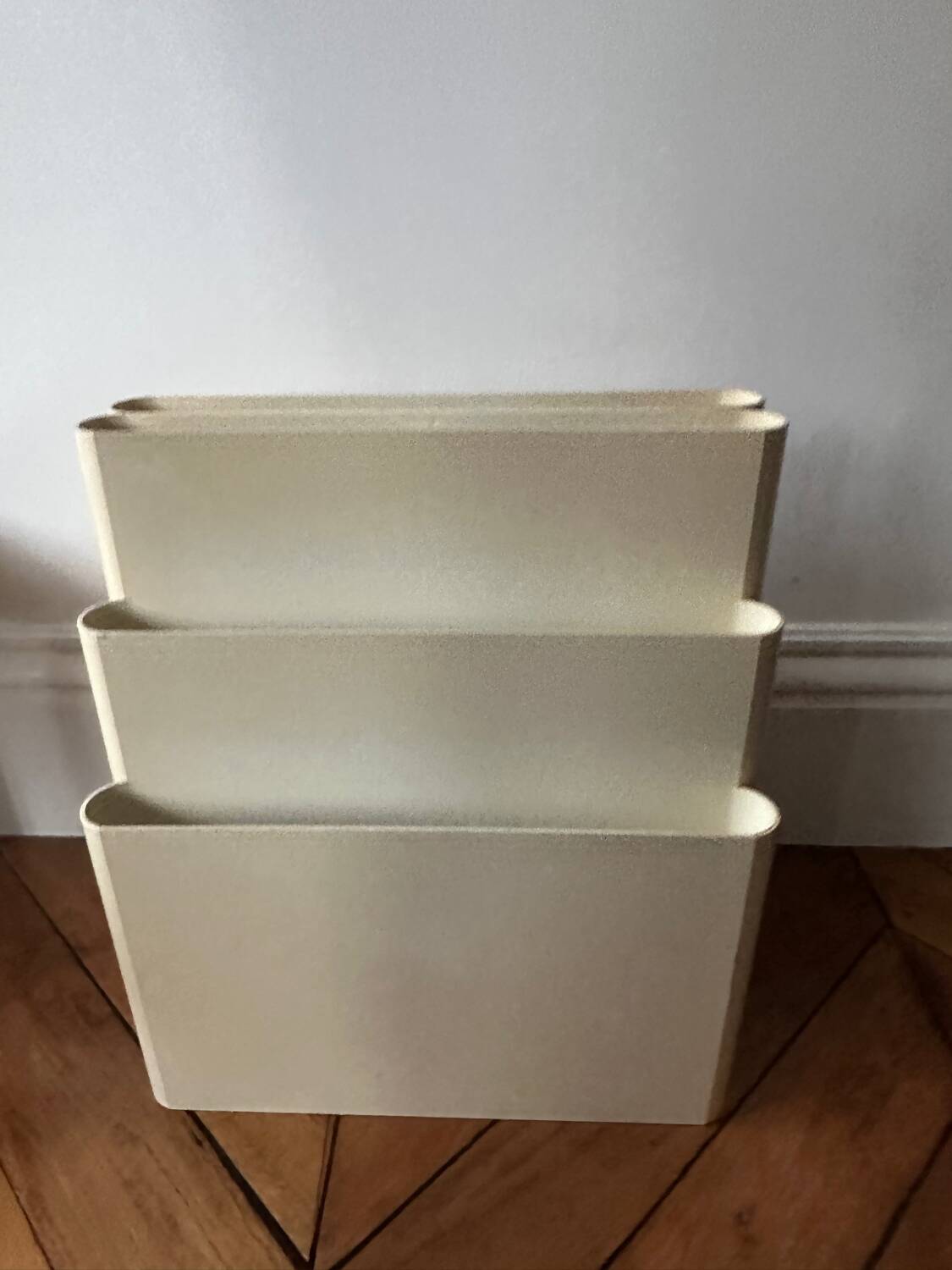 Kartell Guitton stoppino newspaper rack