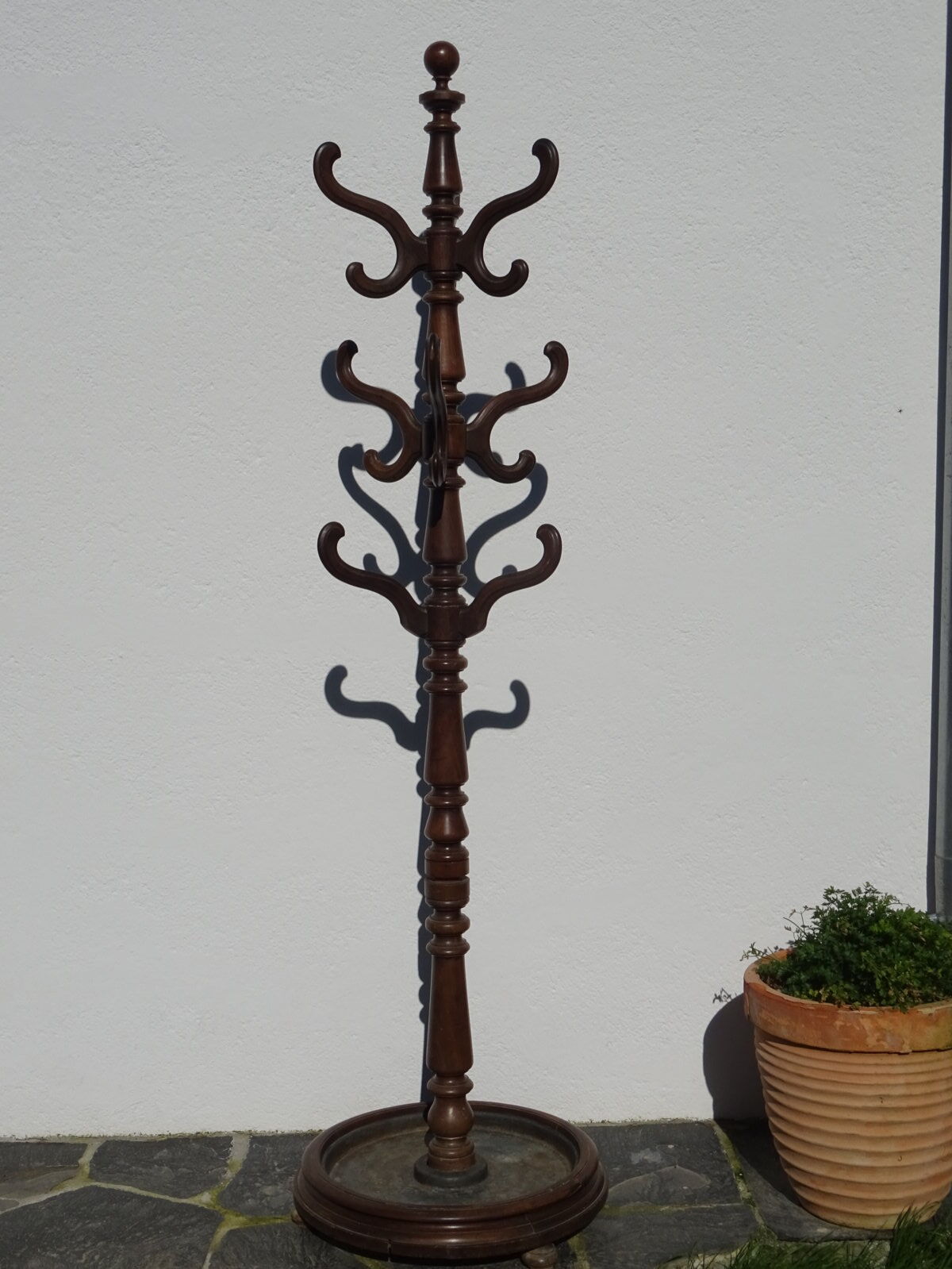 Zinc standing bistro coat door