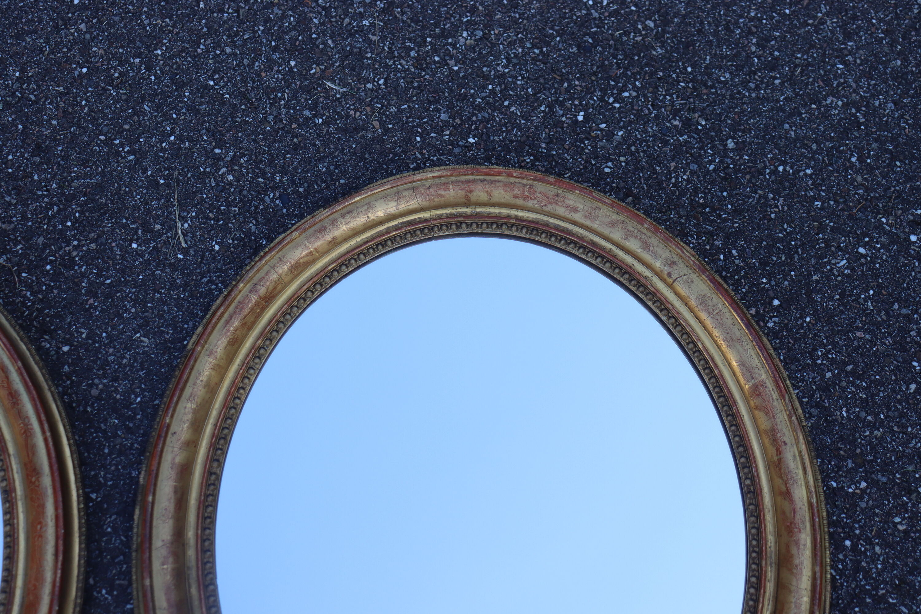 Pair of oval mirrors from the Louis Philippe period in gilded wood.