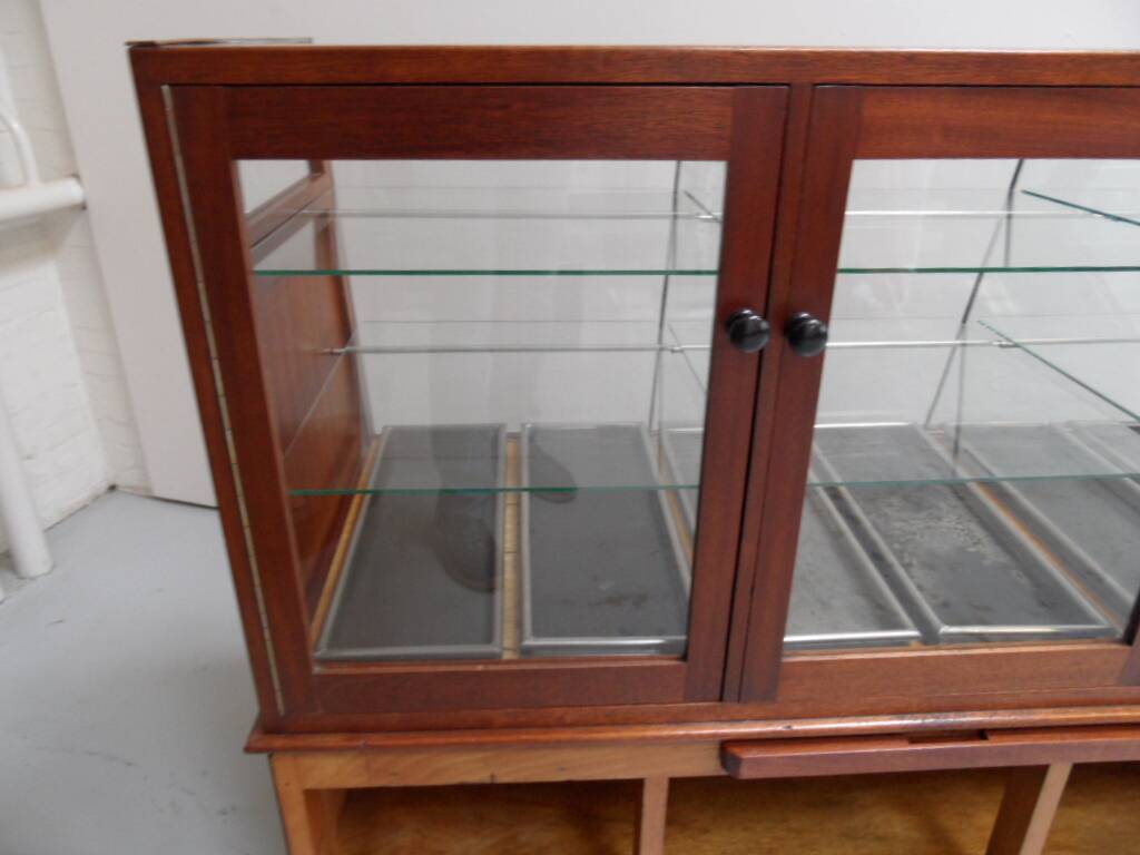 Vitrine de boulangerie vintage