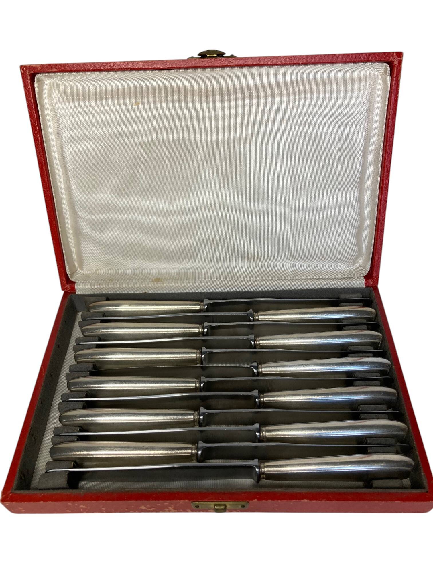 Tableware, 12 dessert knives made of silver-plated metal around 1950.