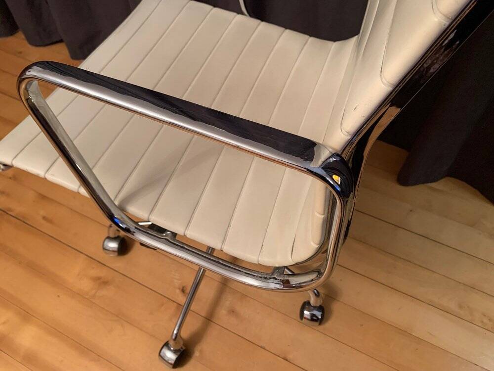 EA 119 swivel armchair by Charles and Ray Eames for Herman Miller, 1970s