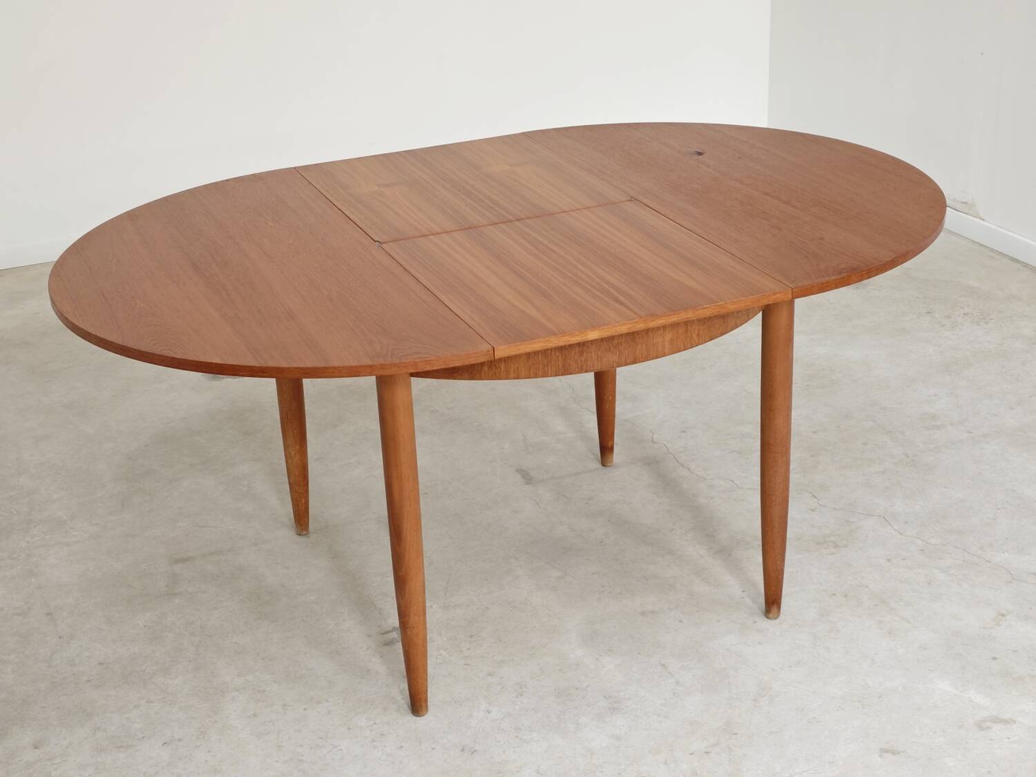 Round extending table, light oak, East Germany, 1960s