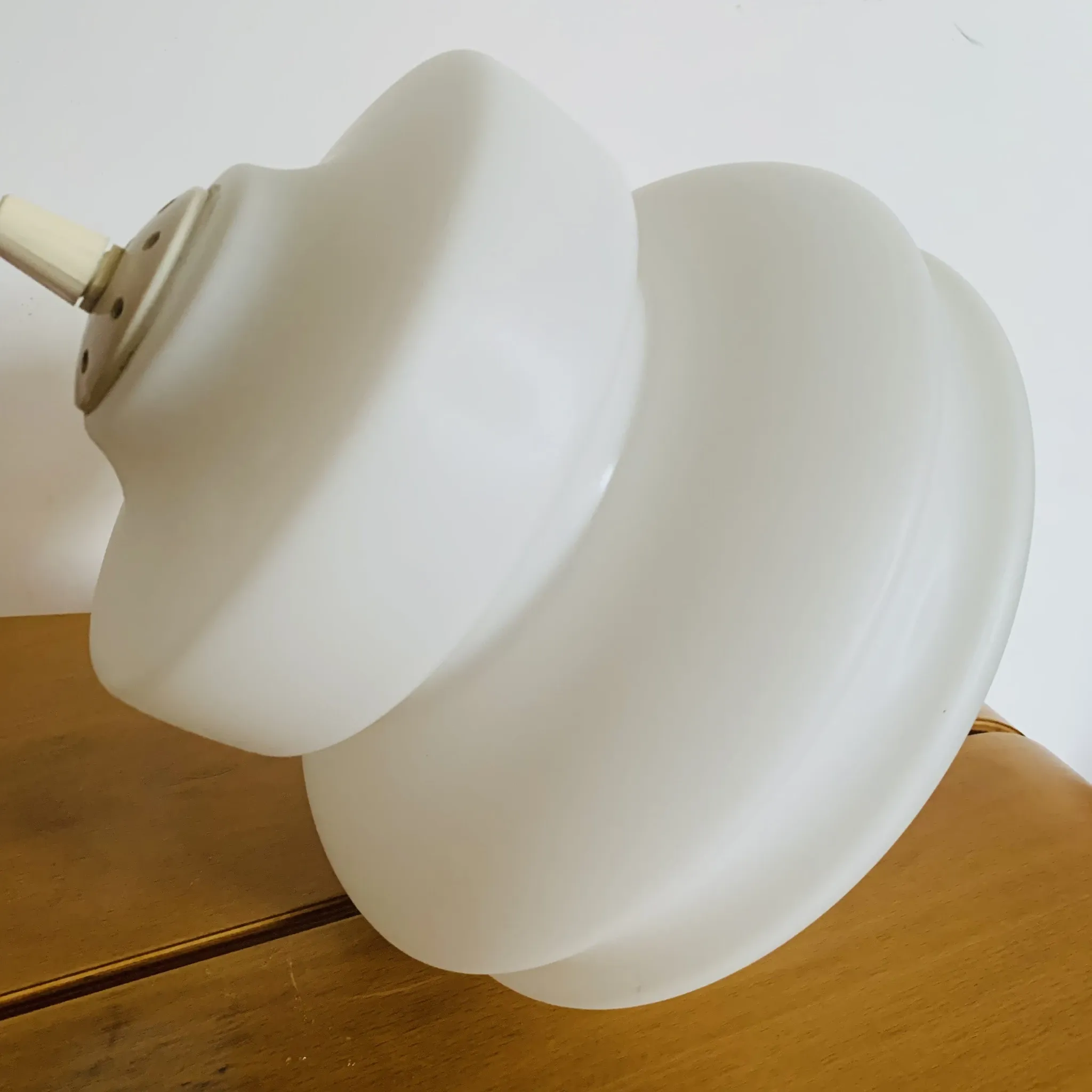 Vintage suspension in white opaline – Scandinavian design