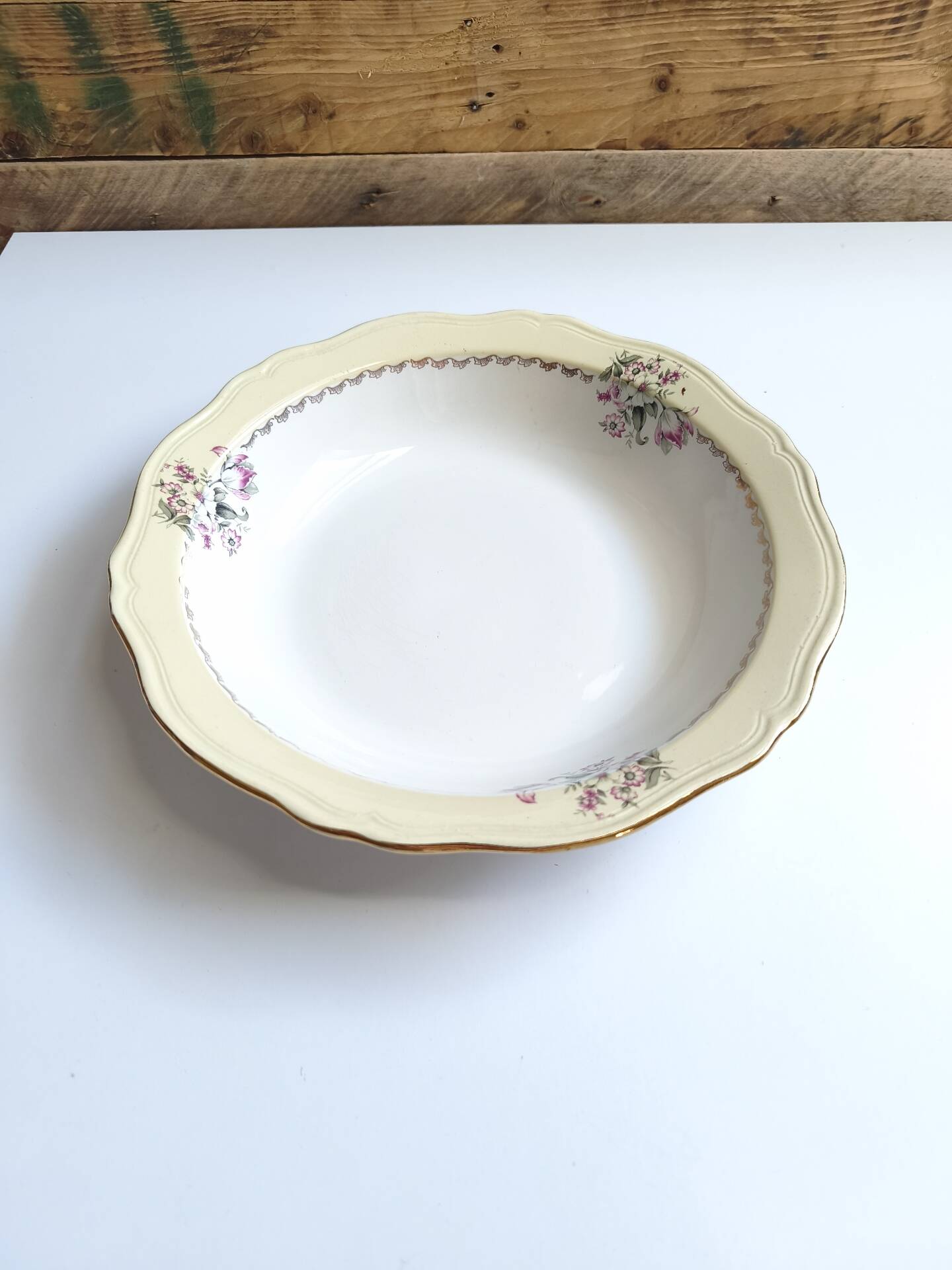 Vintage shallow dish L'Amandinoise model Paola white cream flowers