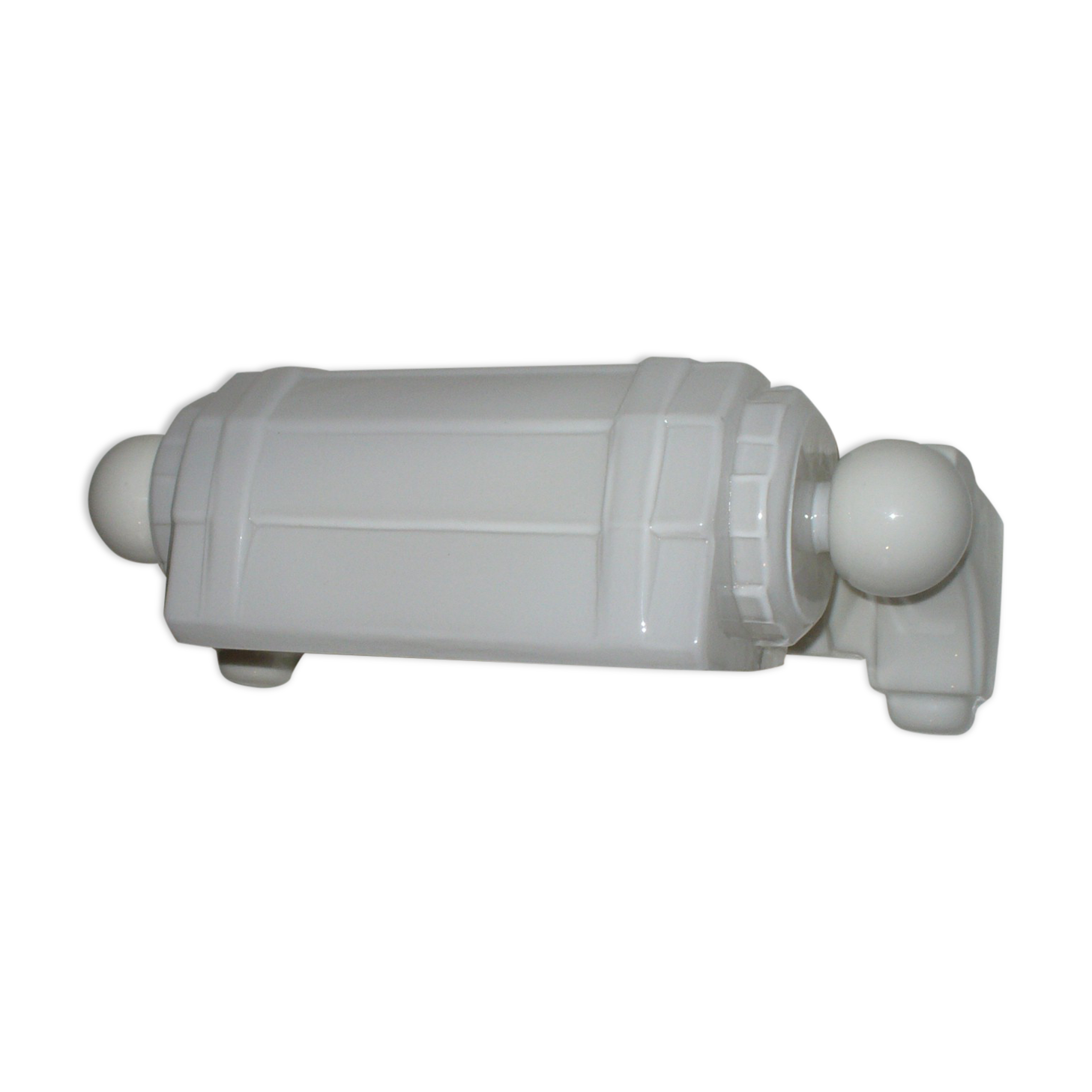 Applies art deco of the 30s