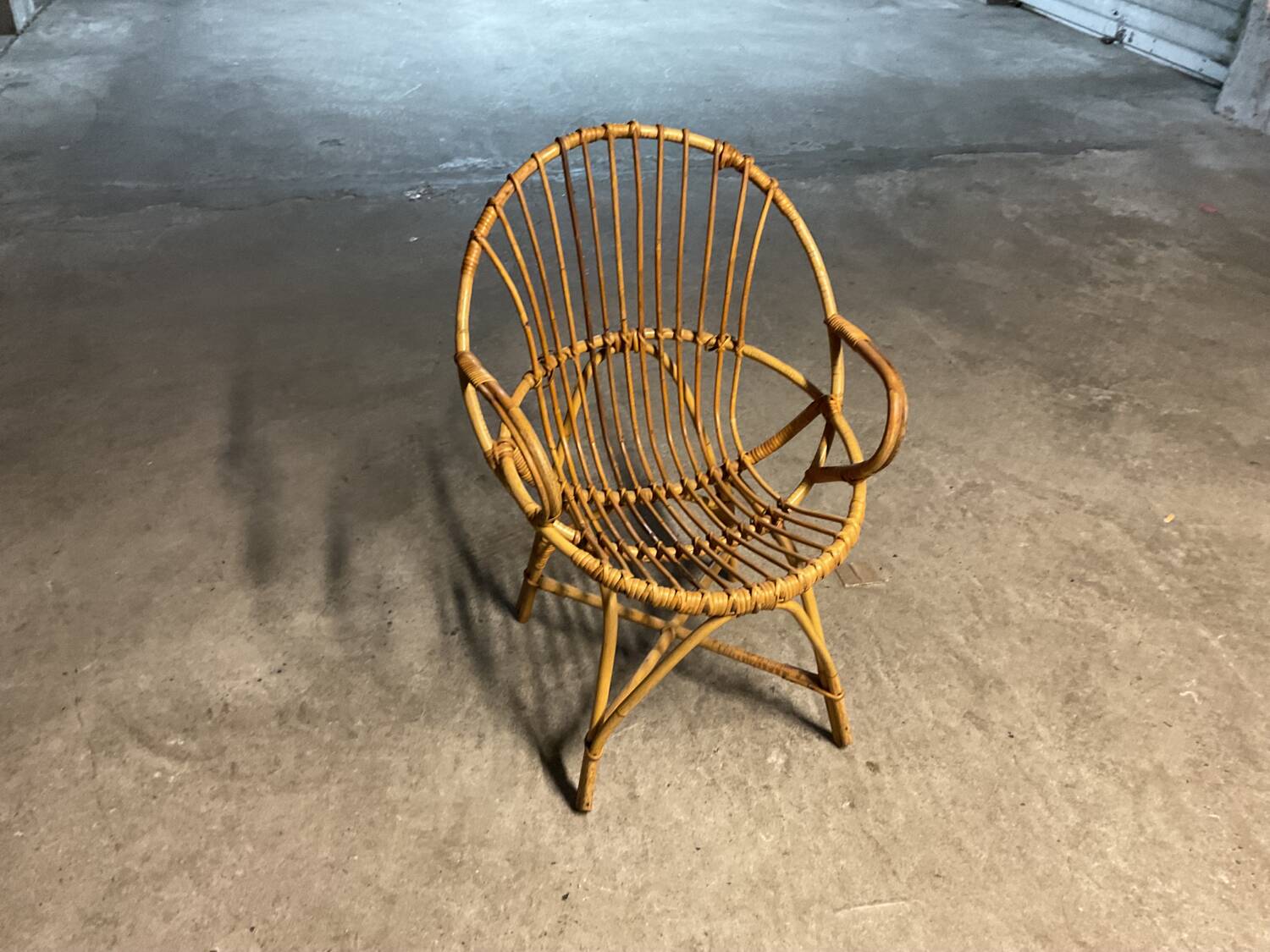 Wicker and rattan shell chair from the 1960s/70s, in very good condition.