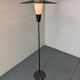 Lampadaire moderniste en acier, laiton et verre, France années 1950