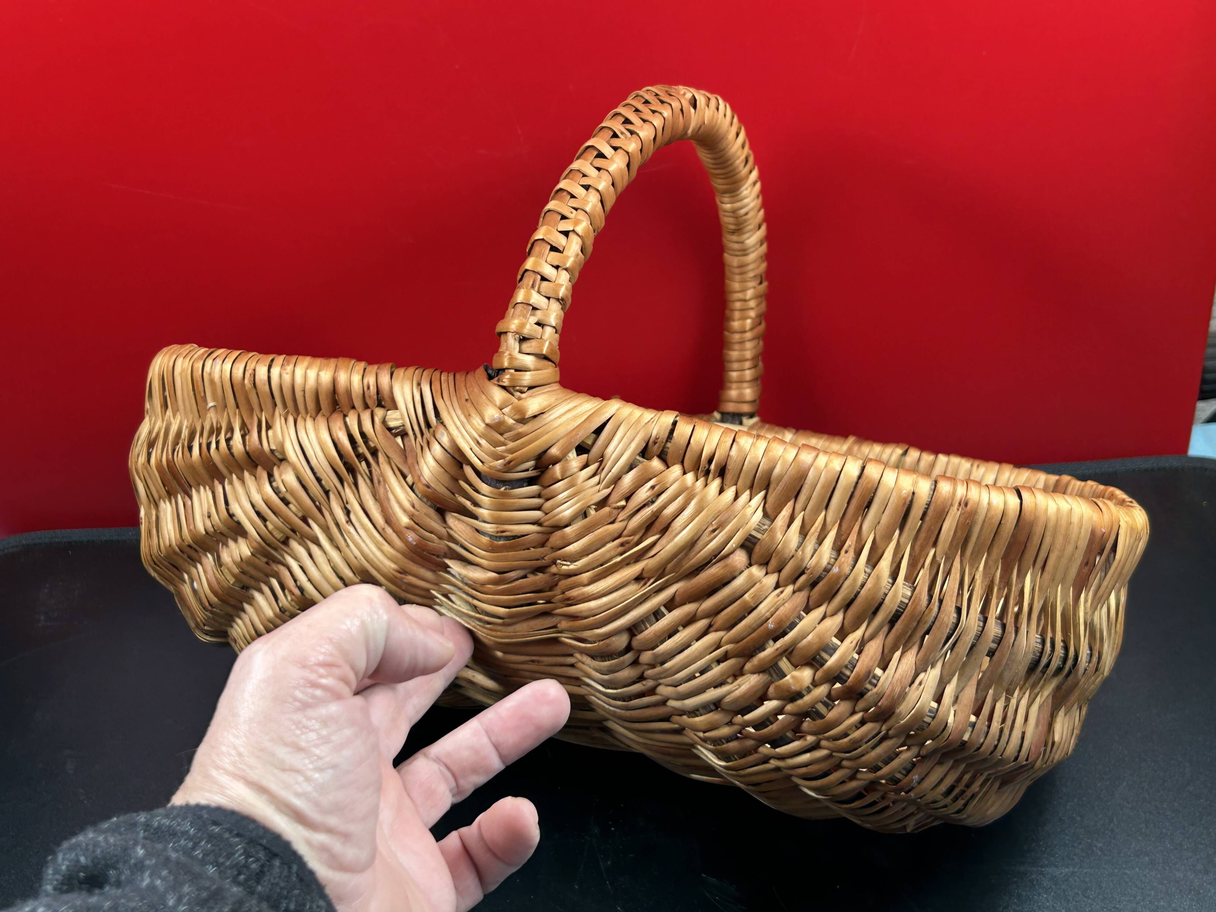 Antique Wicker Basket Picking Basket in good condition 41 x 27 x 26 cm