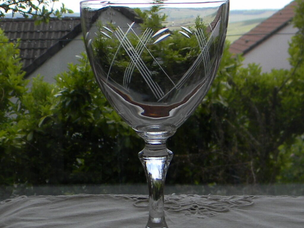 Set of wine glasses engraved glass 1950s.