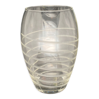 Oval glass vase with chiseled spiral