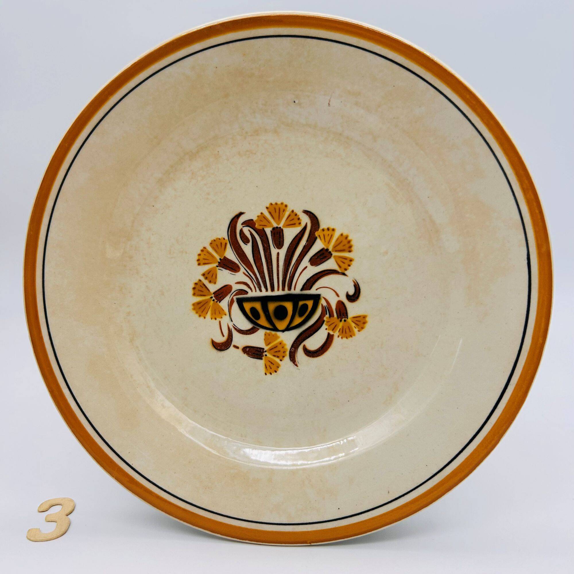 6 Flat Plates, Creil and Montereau – Eyelet model.