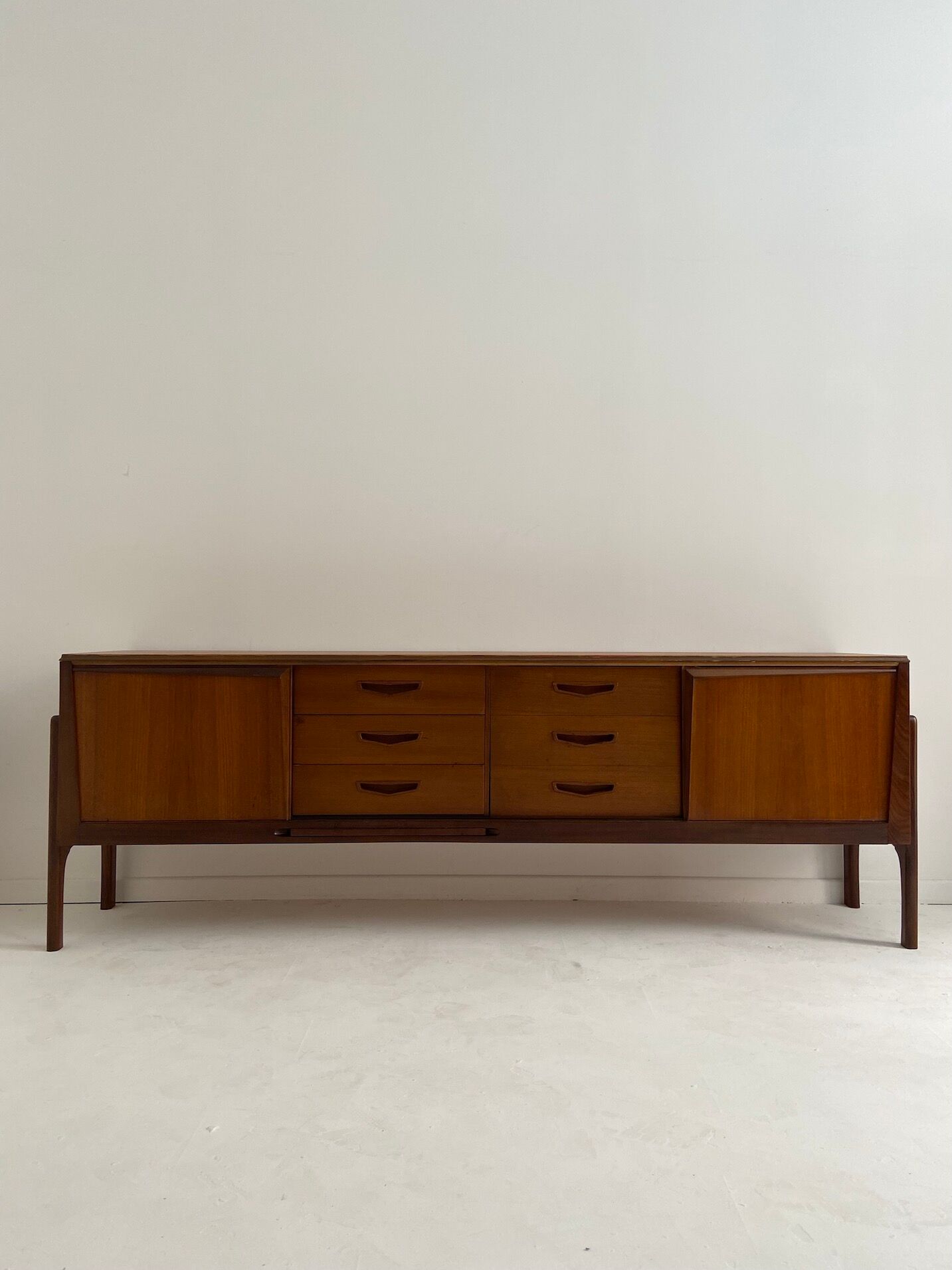 Vintage design row by Gunni Oman