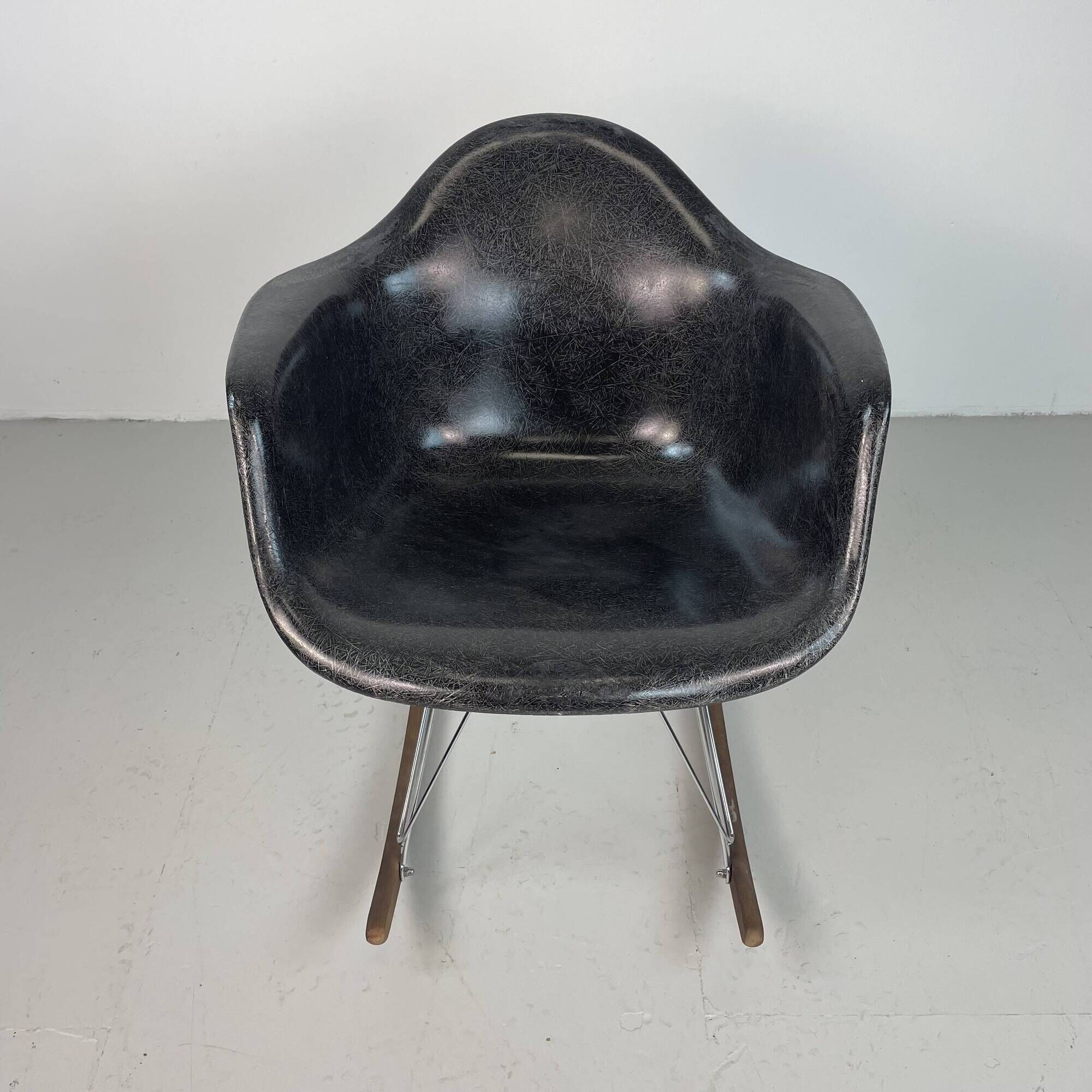 Fauteuil à bascule RAR Eames Herman Miller des années 1950 en noir