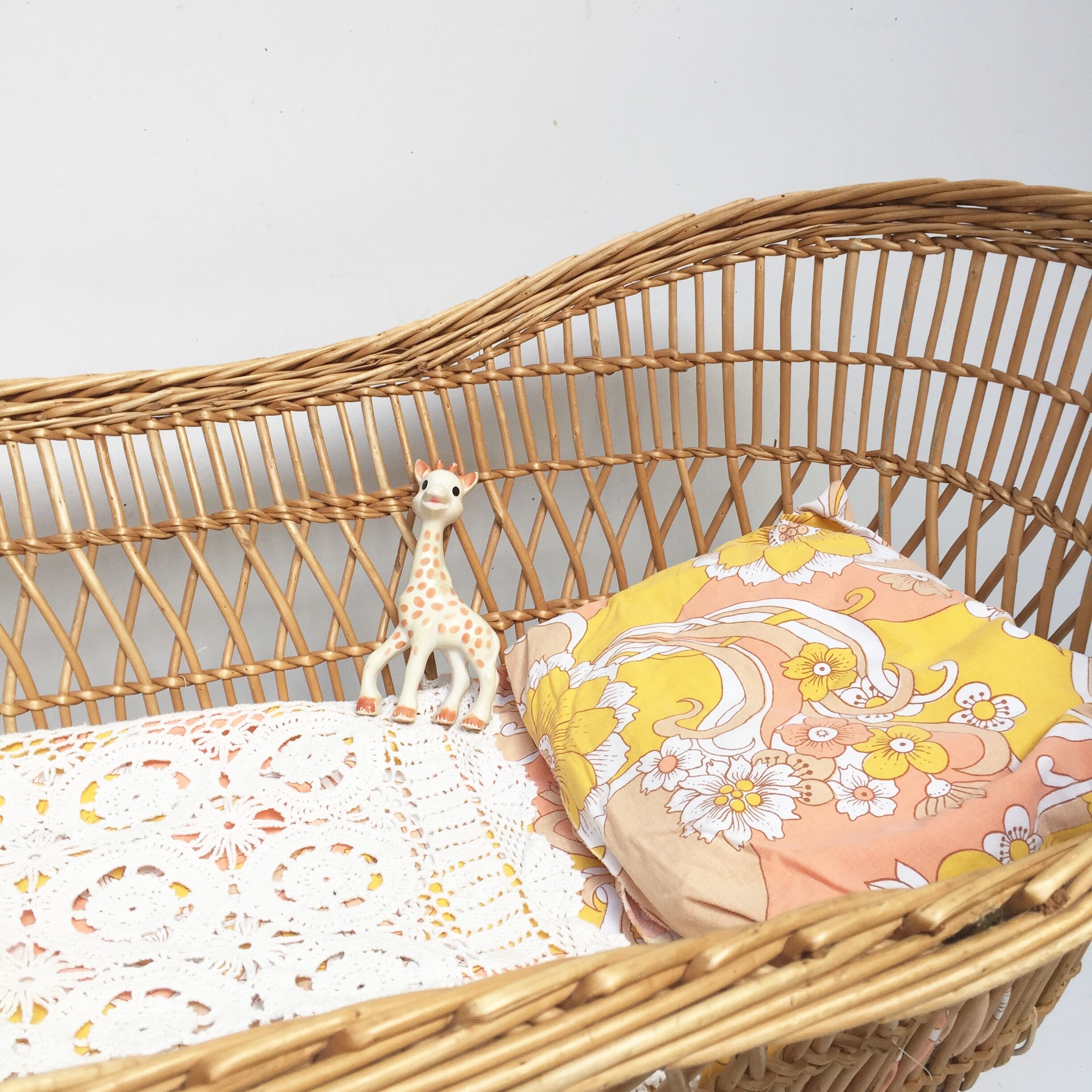 Lit bébé berceau rotin vintage