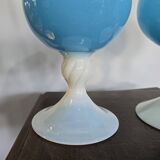 Paire de vase en verre soufflé bleu opalin – H. 35 cm