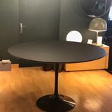 Tulip table by Eero Saarinen for Knoll