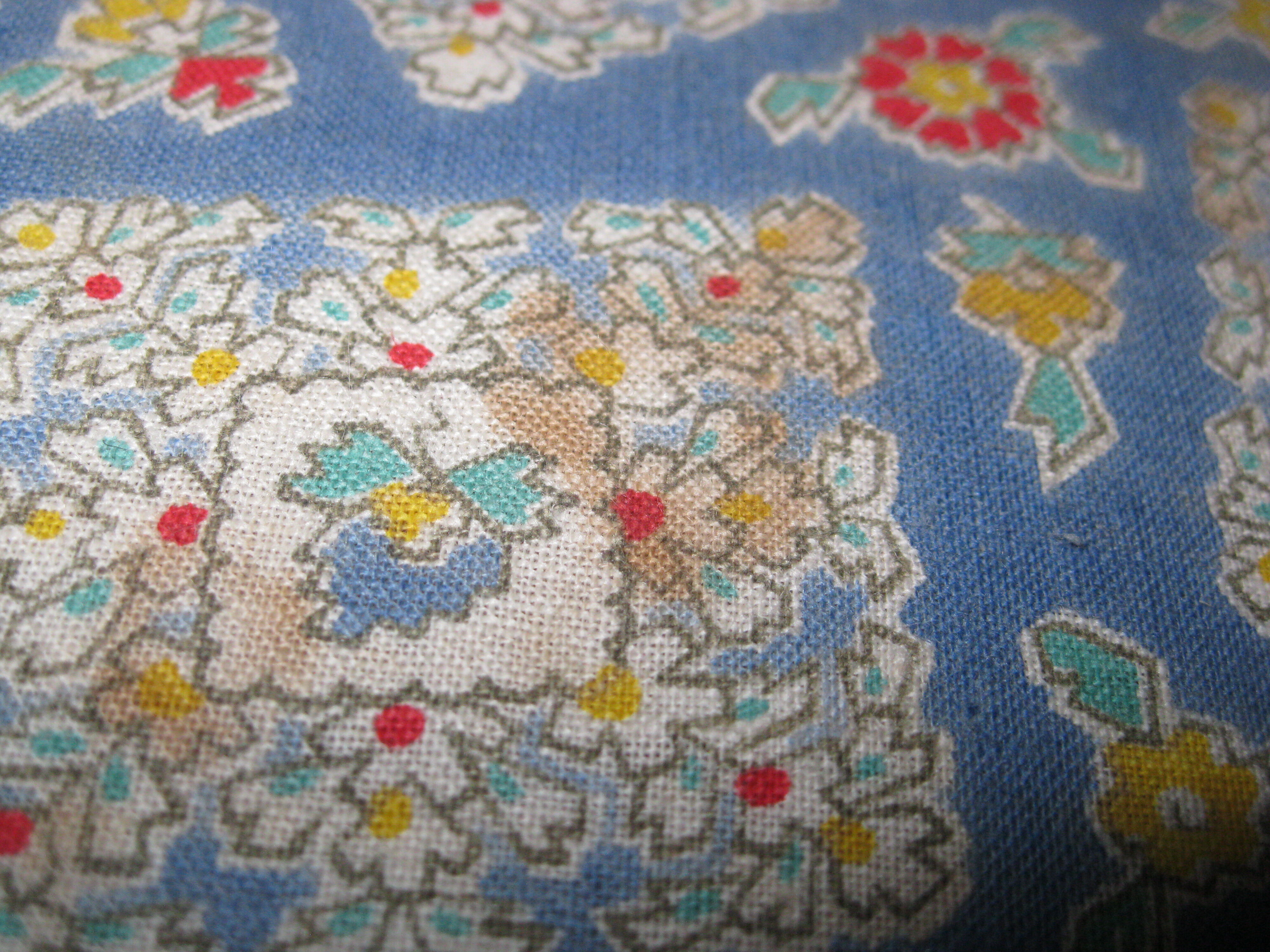 Sewing box jewelry storage fabric to motis