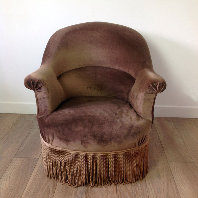 Chocolate toad armchair