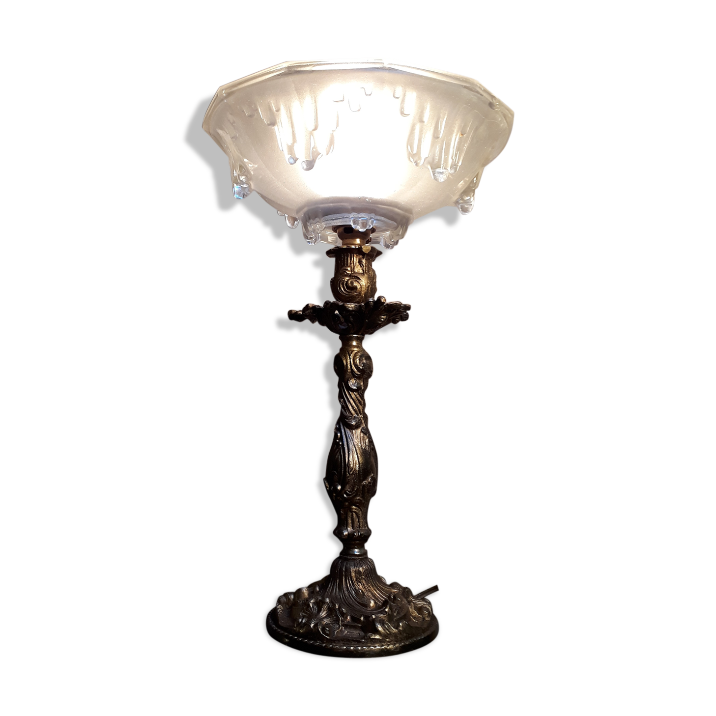 Lampe style bronze patiné et son verre opaque façon givré 22x35