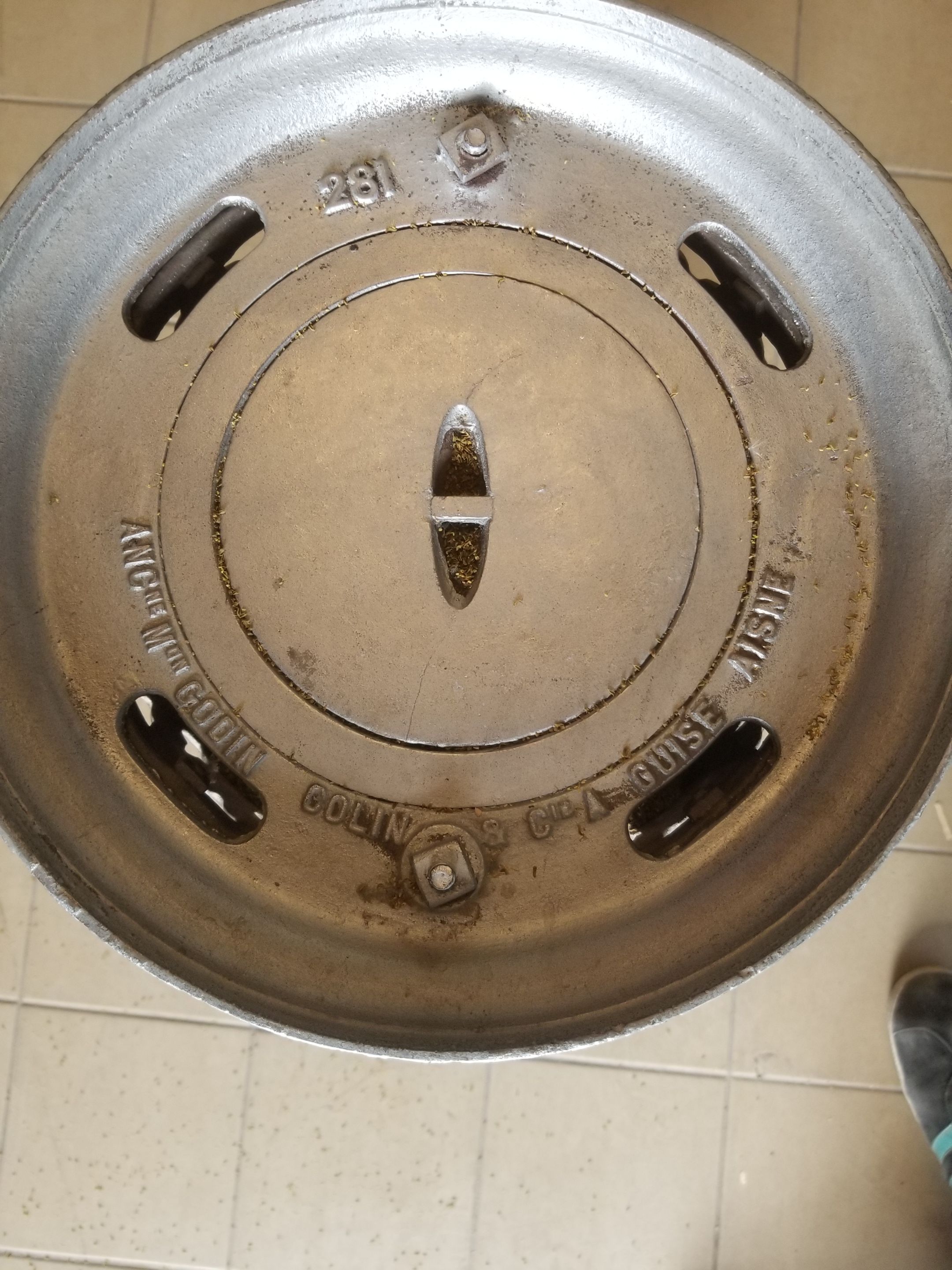Old compact wood stove in enamelled cast iron with tripod feet with Lion's legs