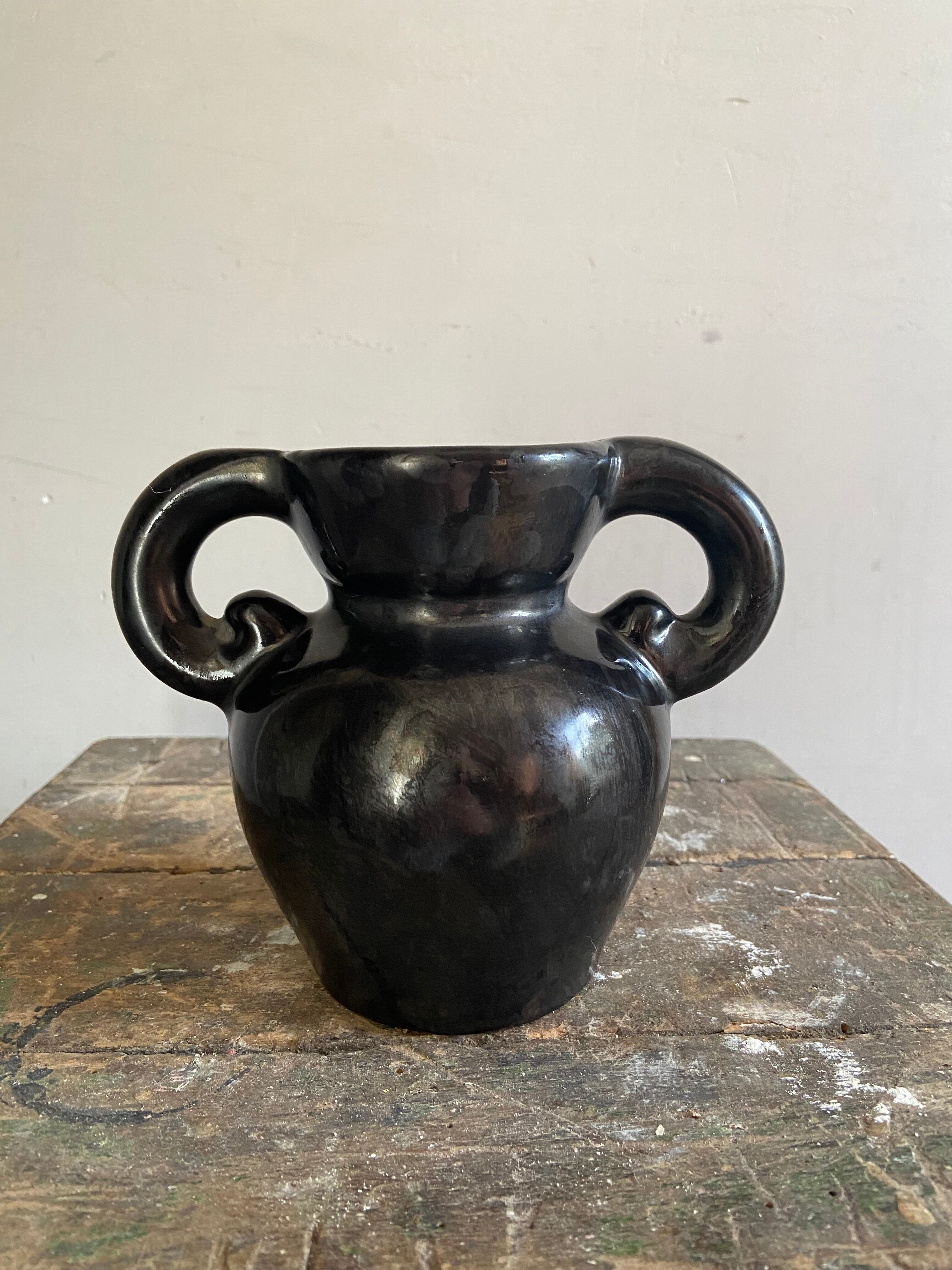 Design black vase with ears