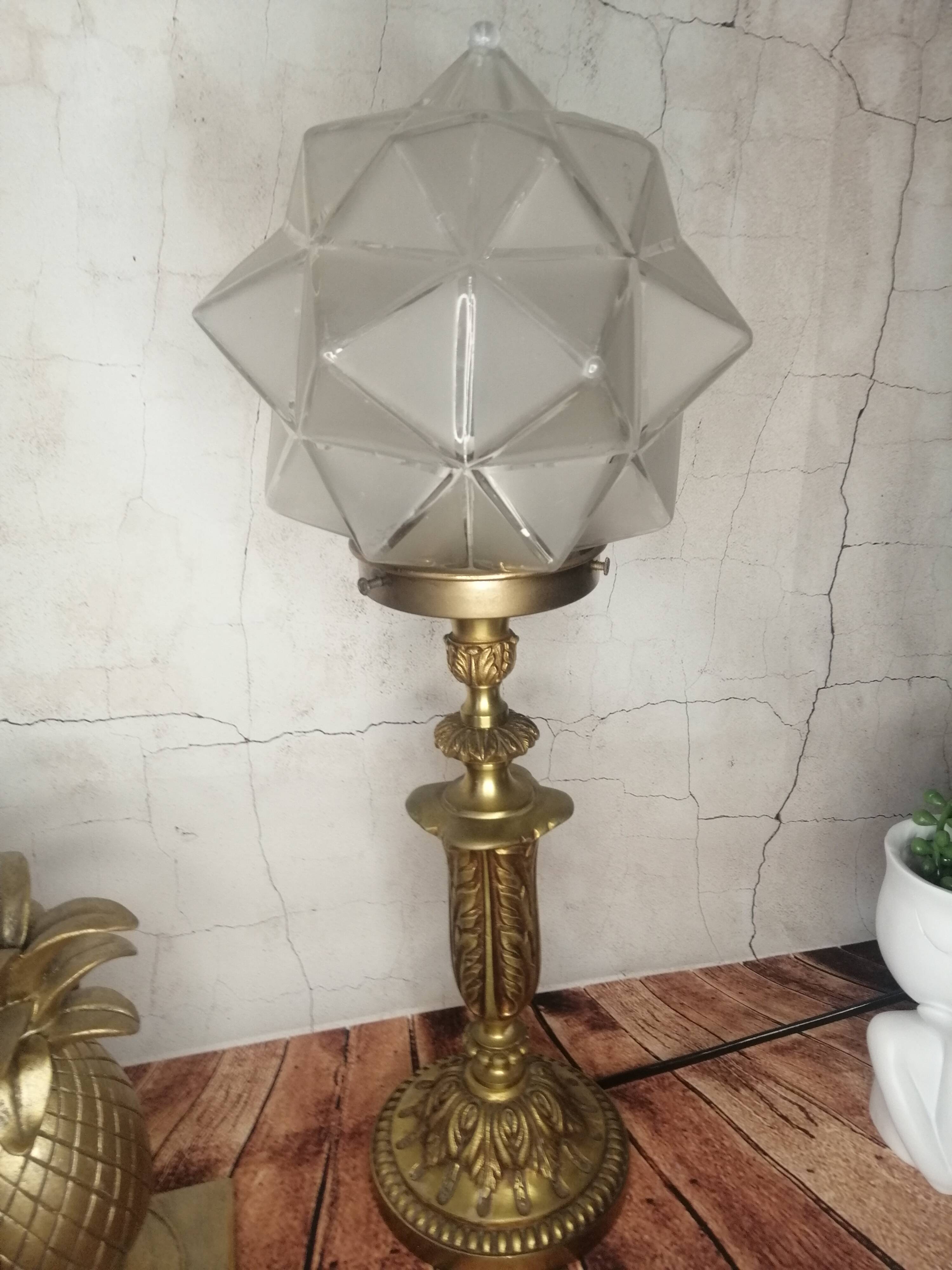 Lampe ancienne art déco en laiton avec globe étoile