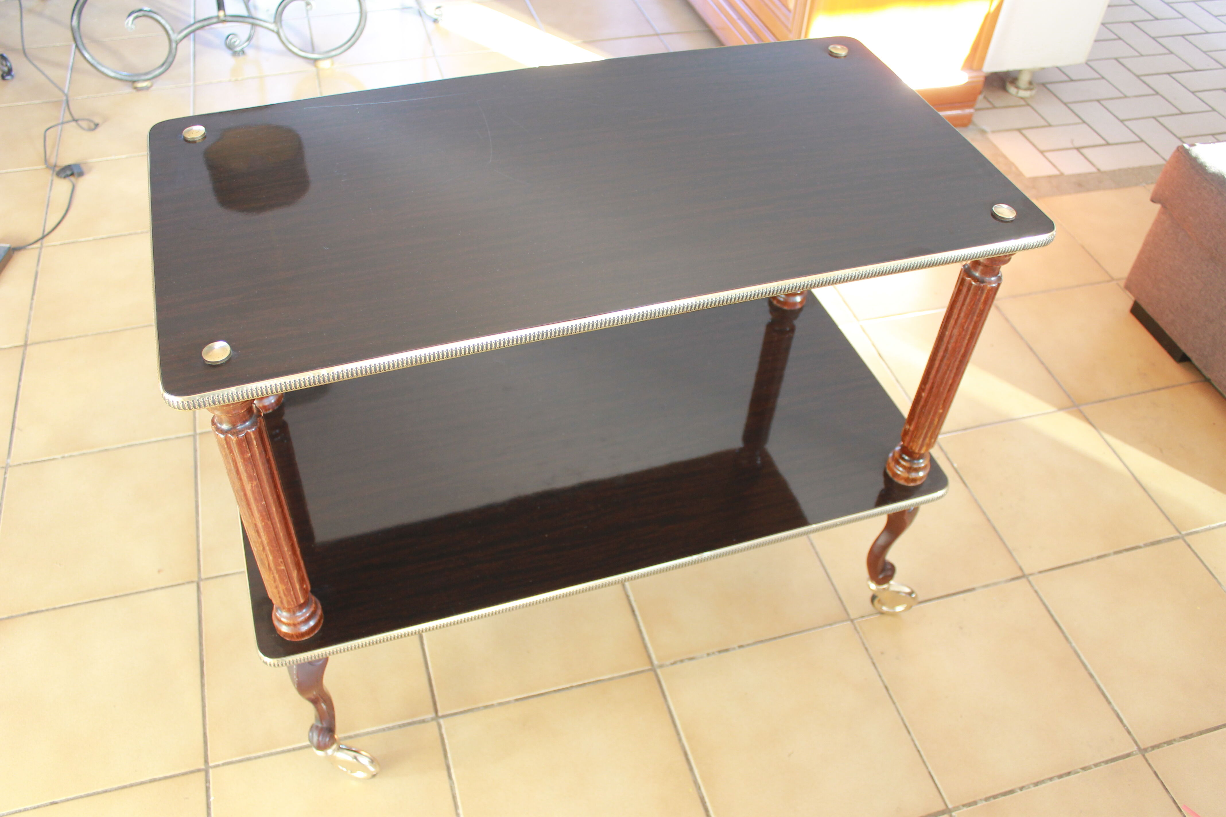 Table d'appoint vernie 2 niveaux 1960