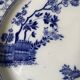Assiette sur piédouche en faïence bleue et blanche Creil & Montereau, service "Japon", XIXème siècle