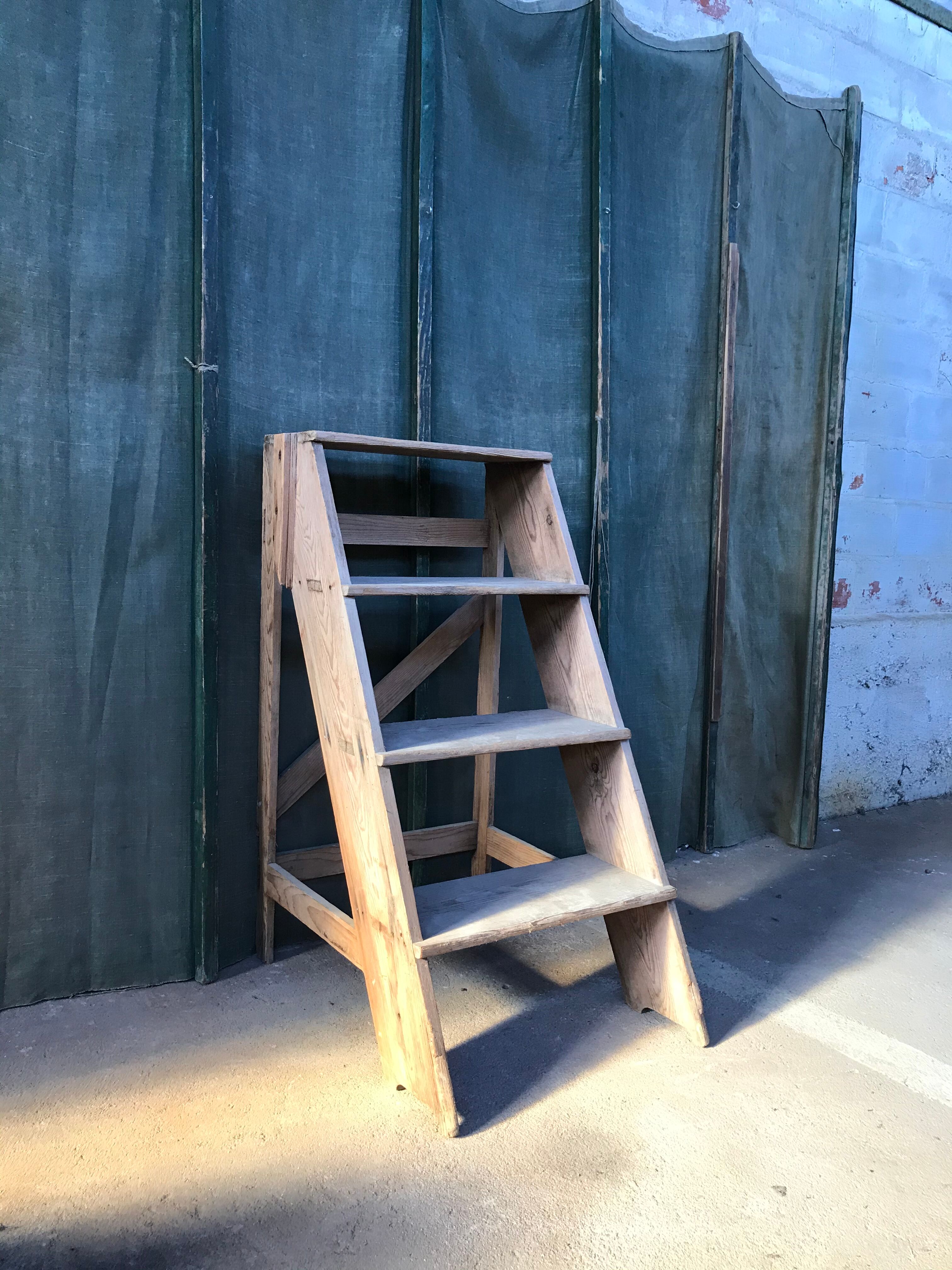 Escalier bois brut