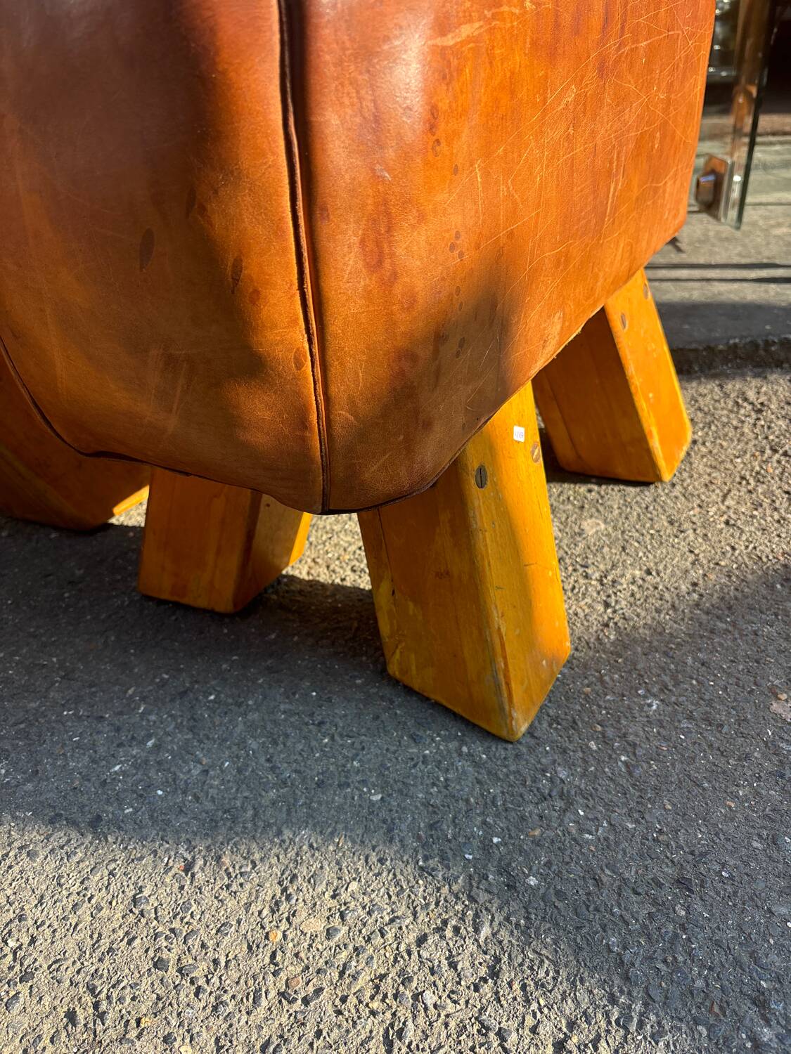 Horseshoe stool